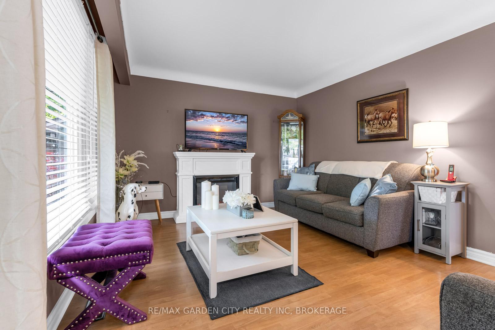 Photo 4 of 40 Densgrove Drive, St. Catharines, Vine/Linwell — HOMEH