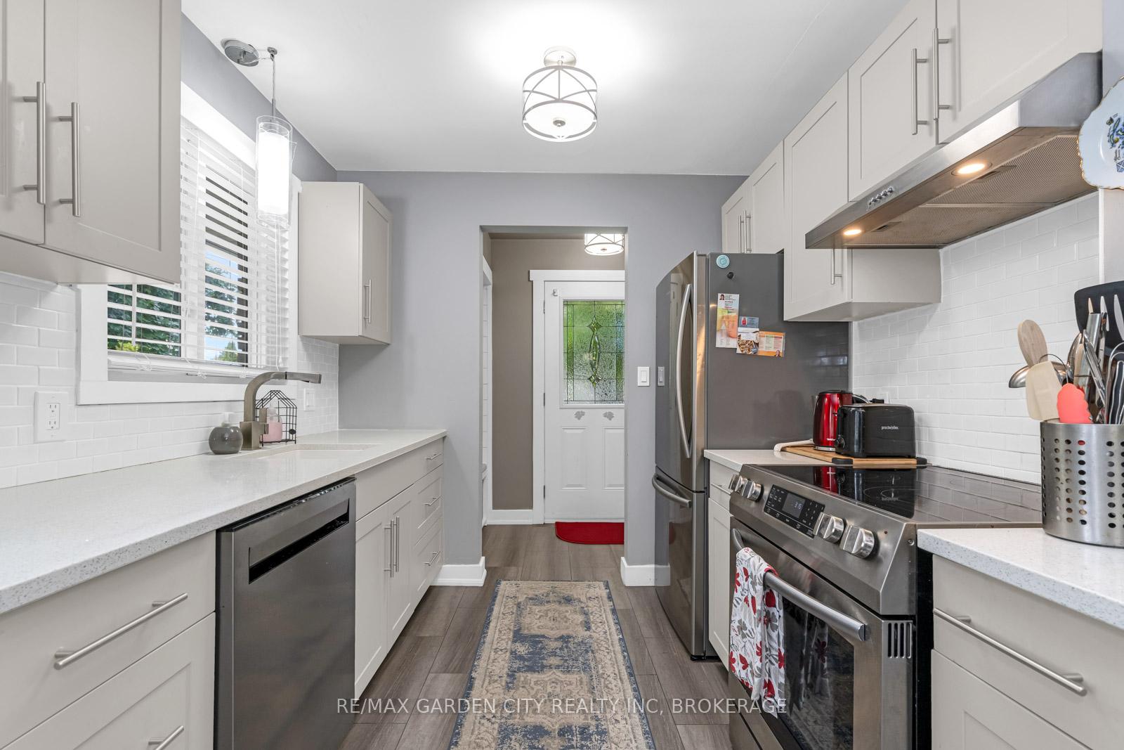 Photo 6 of 40 Densgrove Drive, St. Catharines, Vine/Linwell — HOMEH