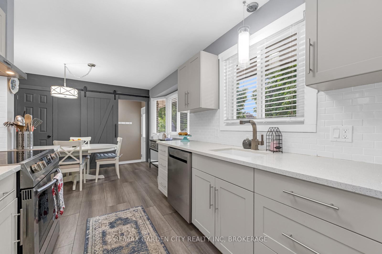 Photo 8 of 40 Densgrove Drive, St. Catharines, Vine/Linwell — HOMEH