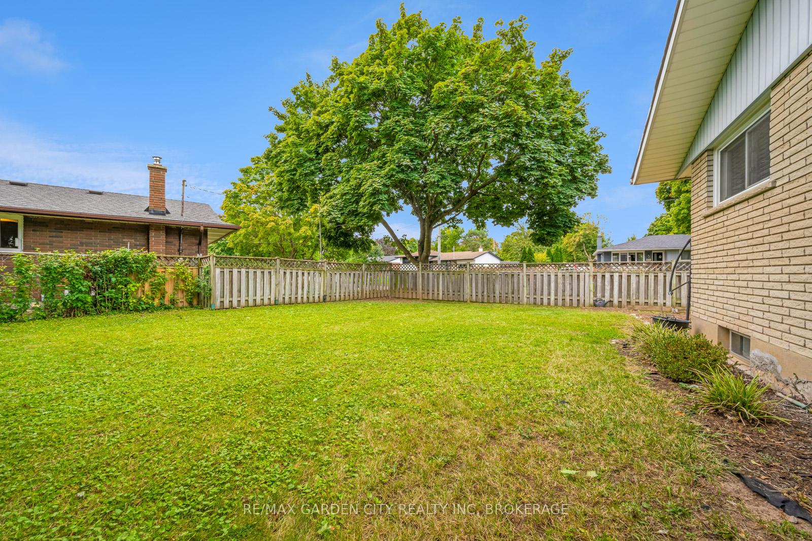 Photo 30 of 40 Densgrove Drive, St. Catharines, Vine/Linwell — HOMEH