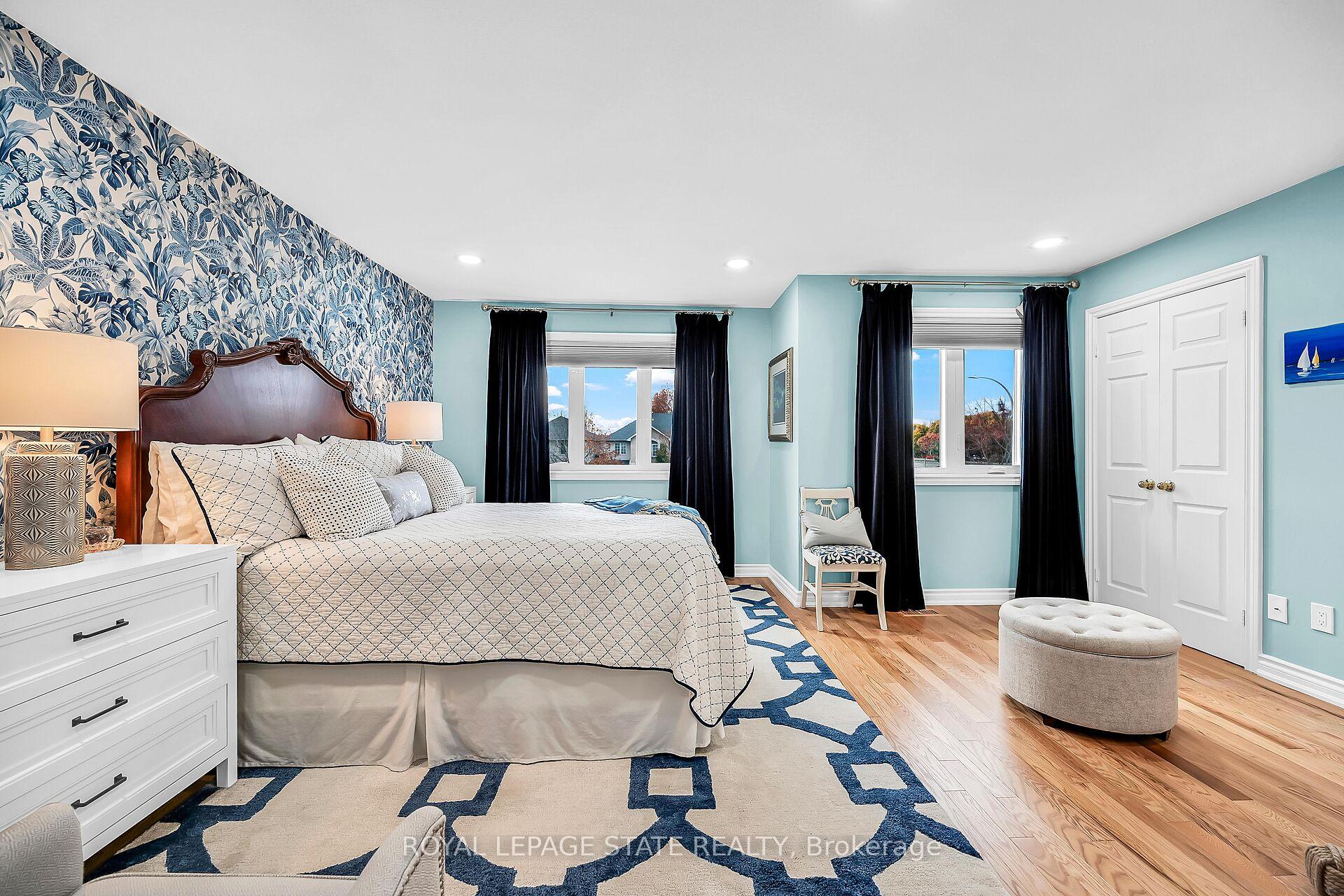 Photo 2 of 17 Sunters Court, Hamilton, Ancaster — HOMEH