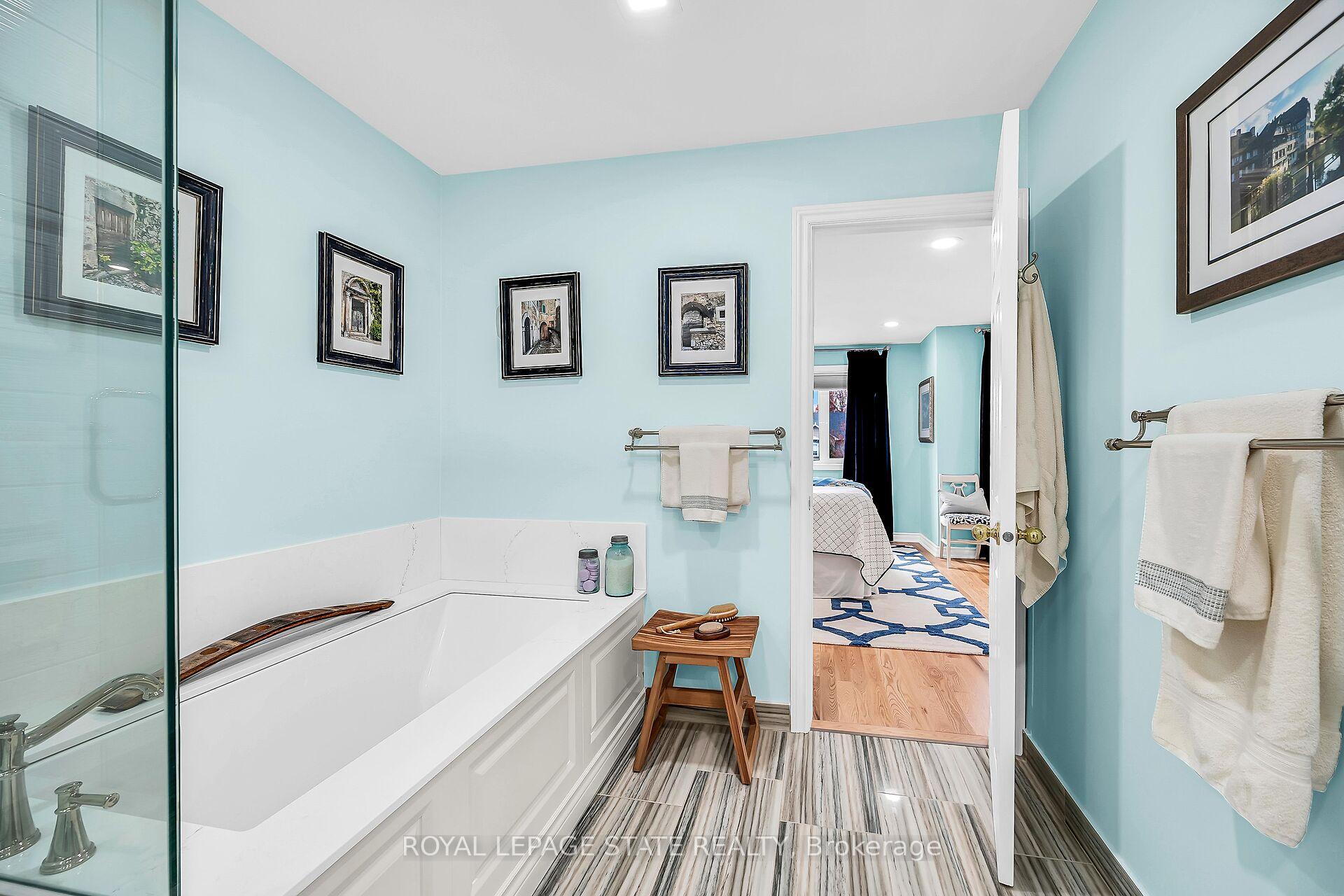 Photo 8 of 17 Sunters Court, Hamilton, Ancaster — HOMEH