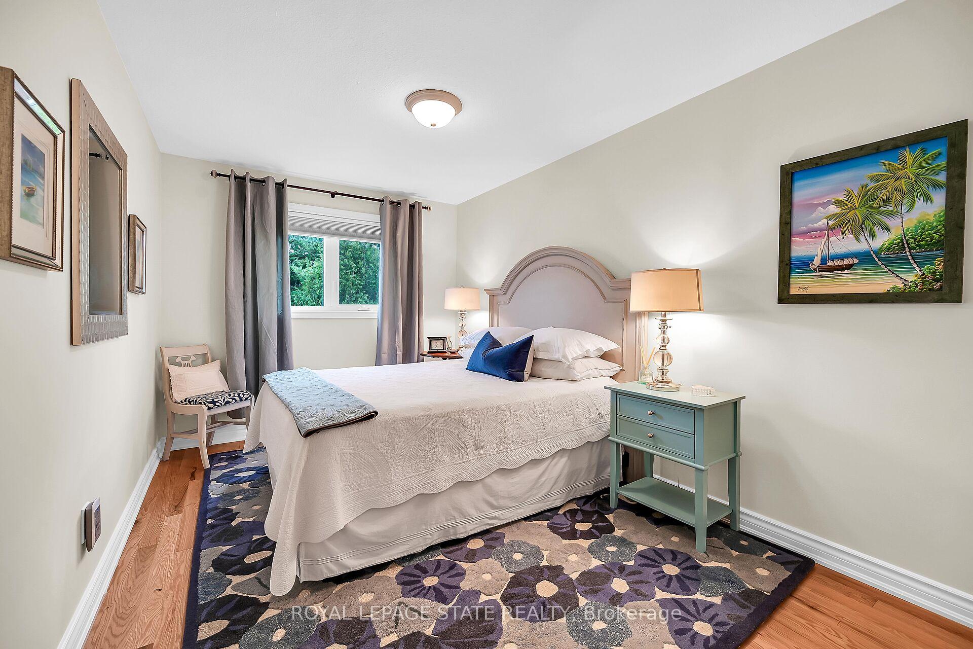 Photo 10 of 17 Sunters Court, Hamilton, Ancaster — HOMEH