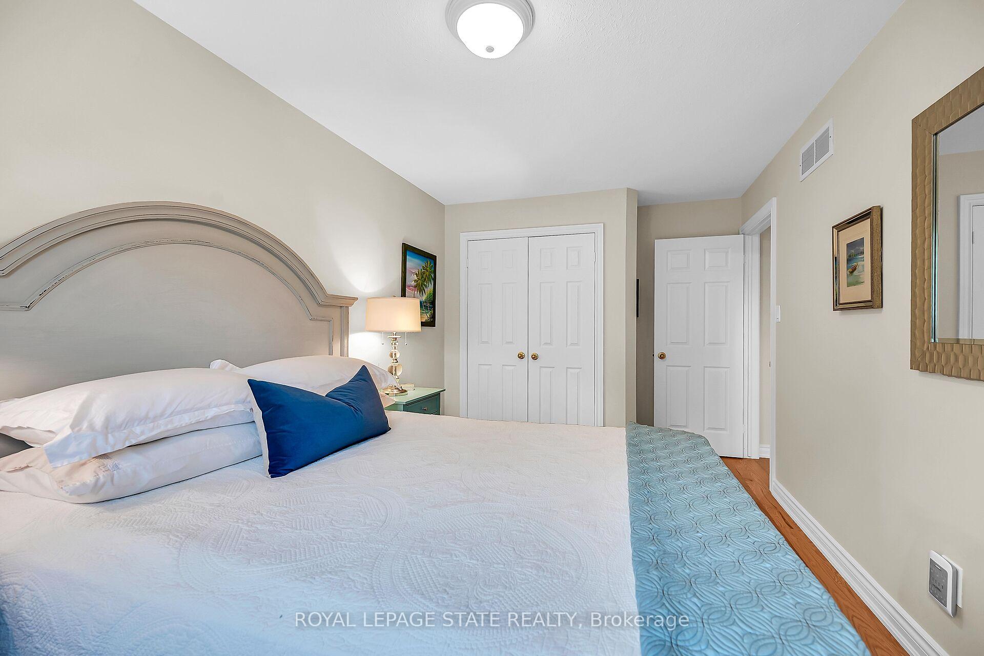Photo 11 of 17 Sunters Court, Hamilton, Ancaster — HOMEH
