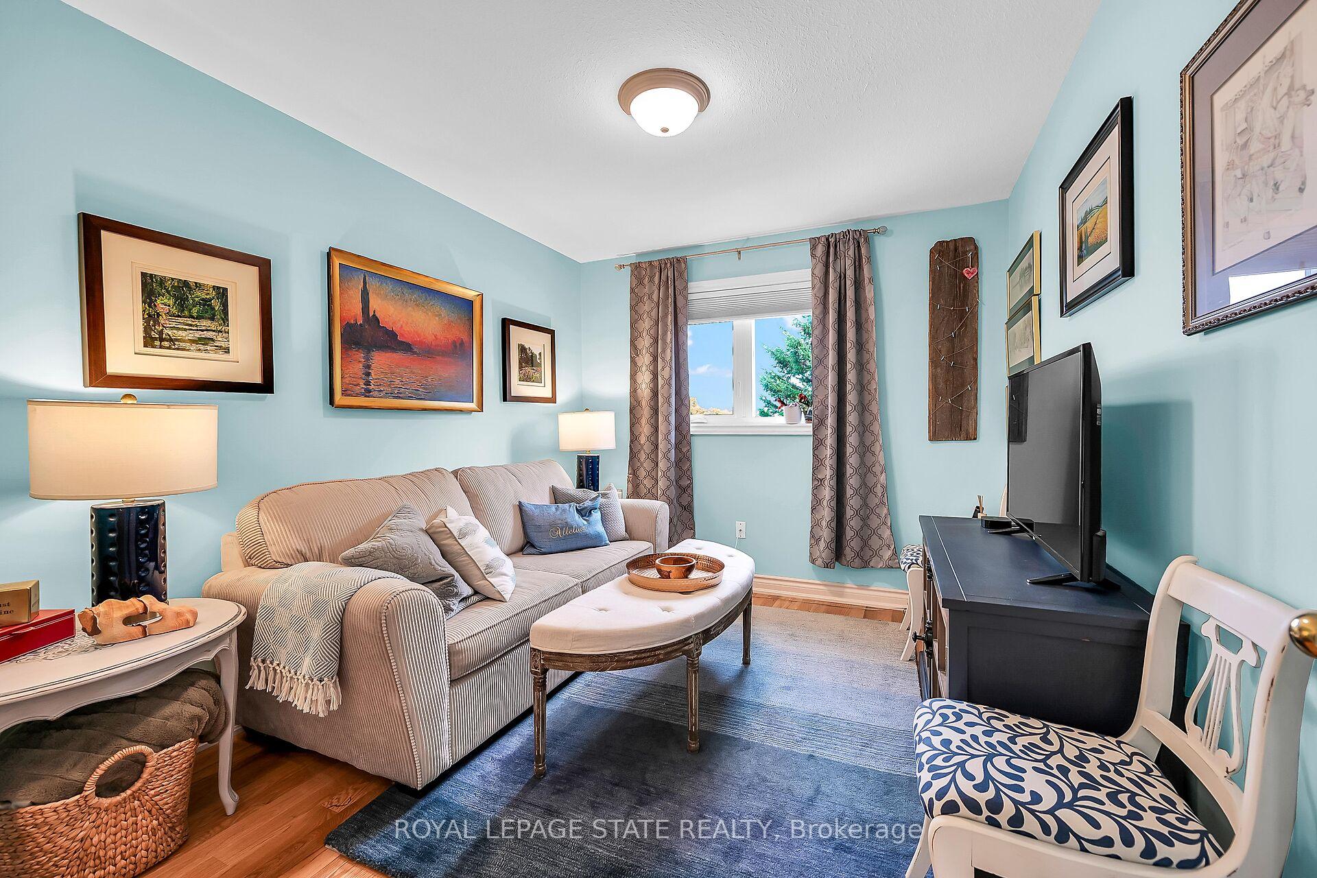 Photo 12 of 17 Sunters Court, Hamilton, Ancaster — HOMEH