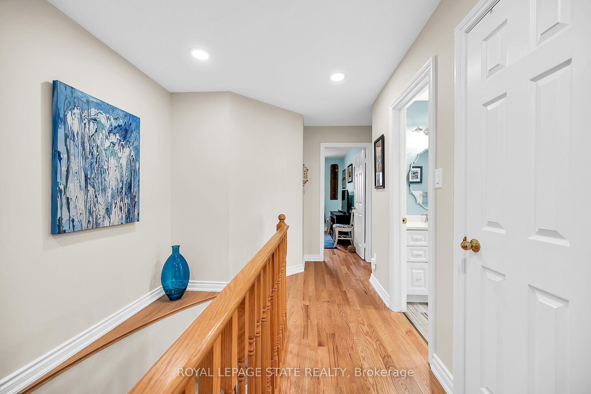 Photo 14 of 17 Sunters Court, Hamilton, Ancaster — HOMEH