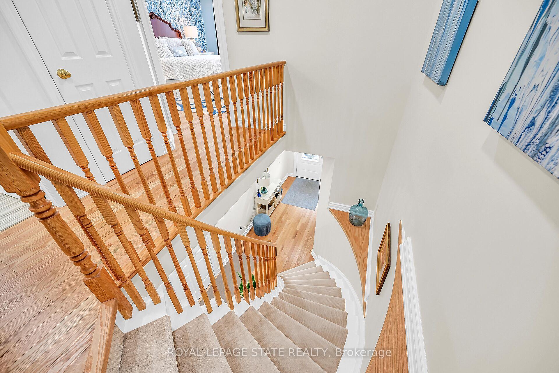 Photo 15 of 17 Sunters Court, Hamilton, Ancaster — HOMEH
