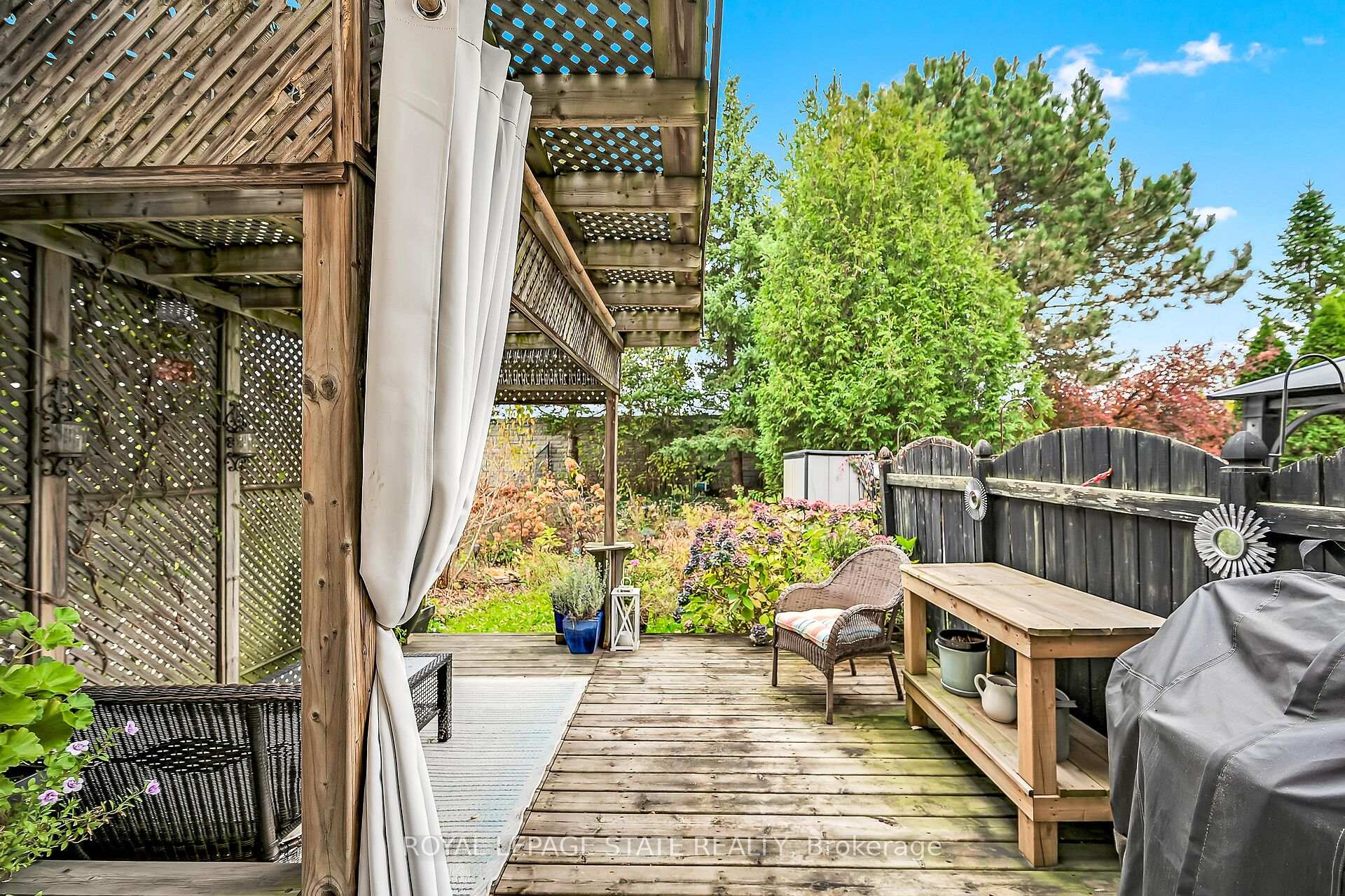 Photo 16 of 17 Sunters Court, Hamilton, Ancaster — HOMEH