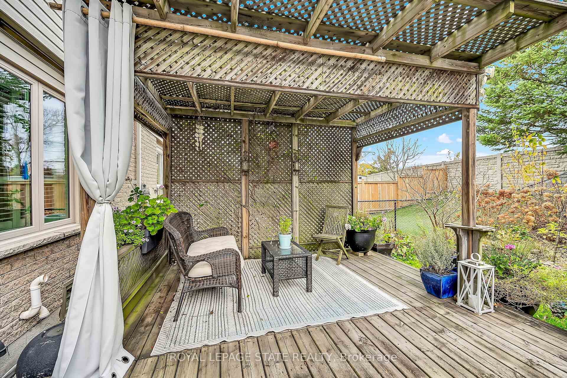 Photo 17 of 17 Sunters Court, Hamilton, Ancaster — HOMEH