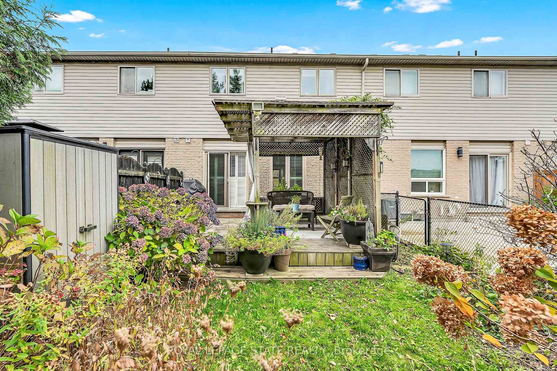 Photo 20 of 17 Sunters Court, Hamilton, Ancaster — HOMEH