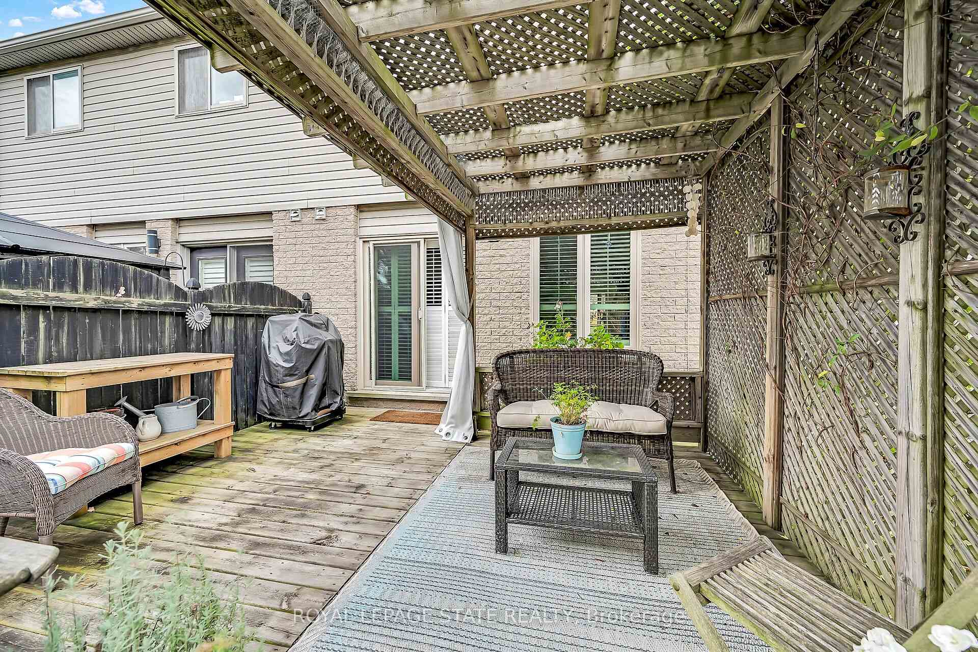 Photo 21 of 17 Sunters Court, Hamilton, Ancaster — HOMEH