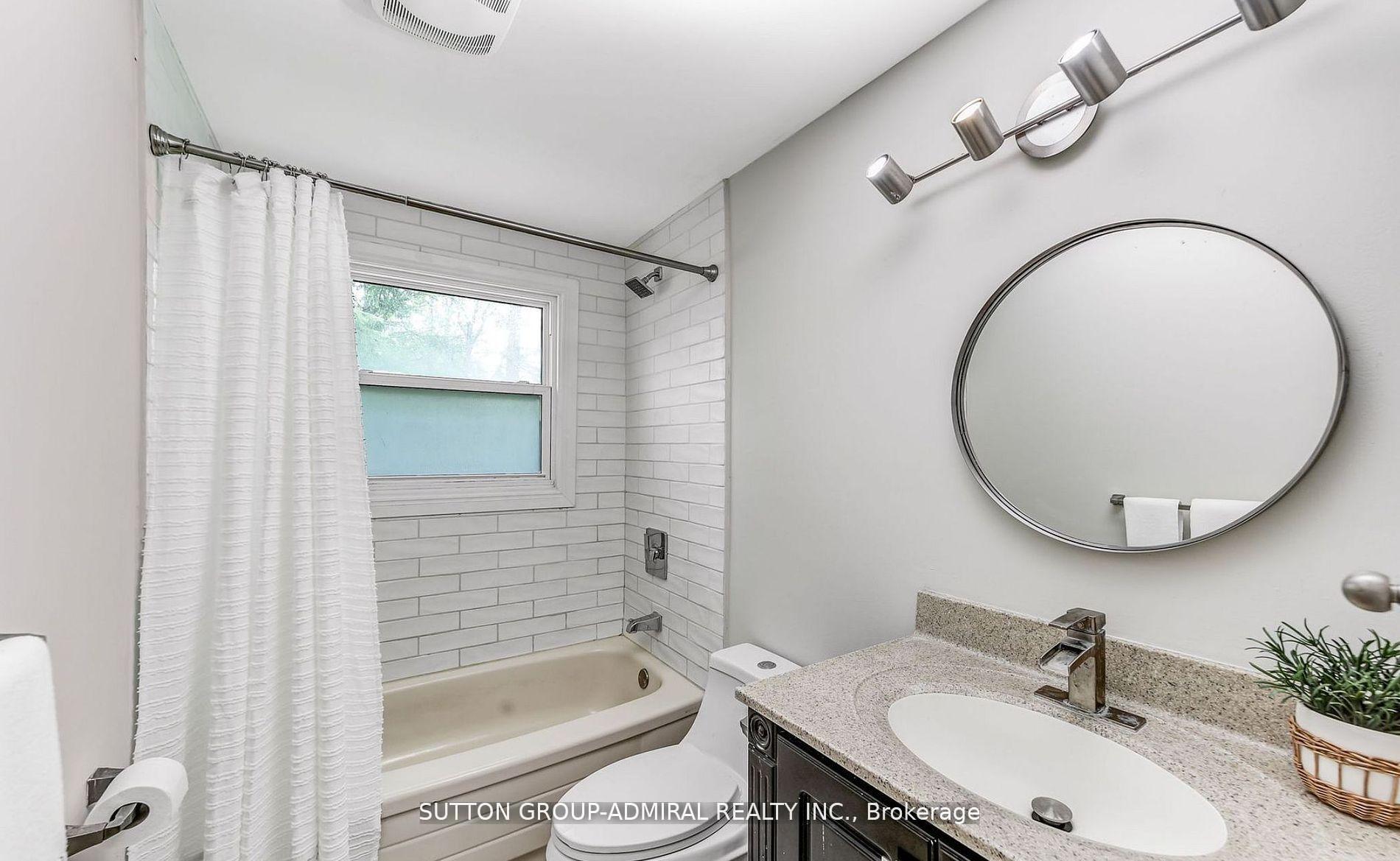 Photo 11 of 14 Chippawa (Main) Court, Barrie, North Shore — HOMEH