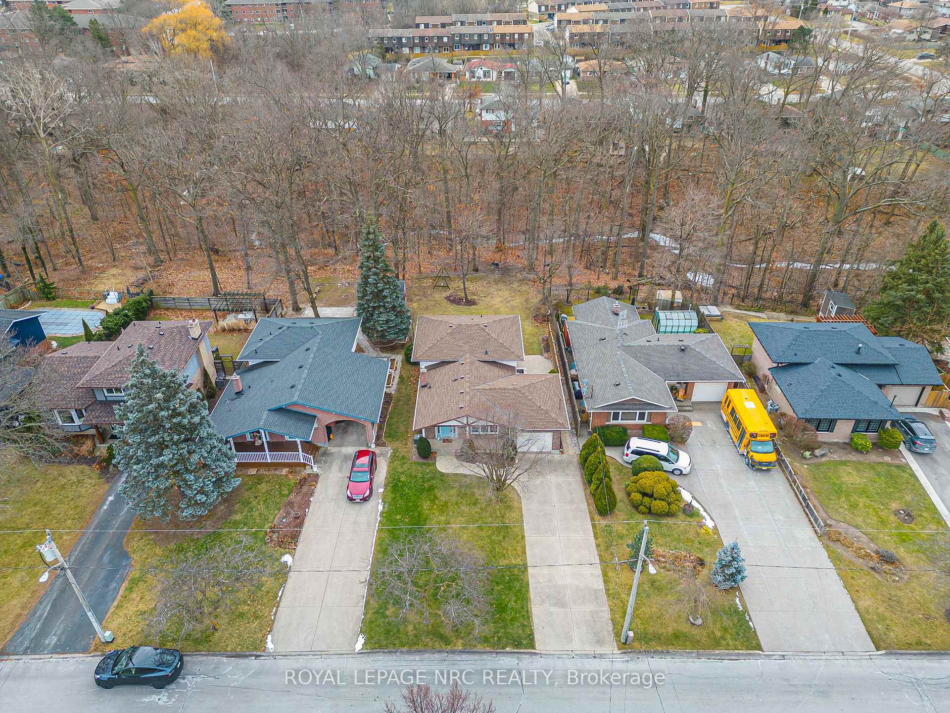 Photo 3 of 58 Woodrow Street, St. Catharines, Secord Woods — HOMEH