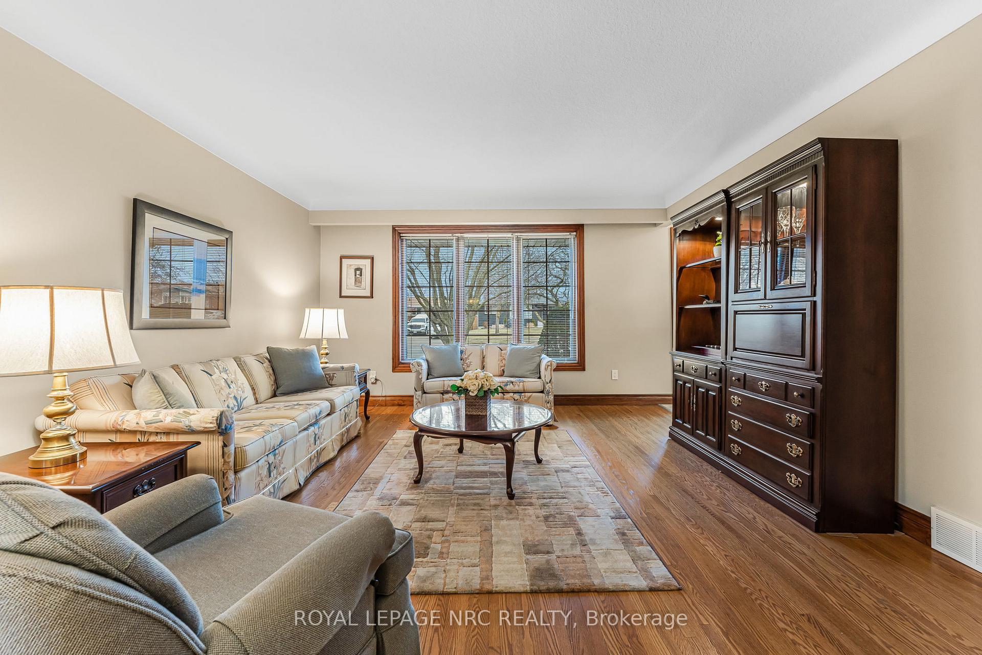 Photo 7 of 58 Woodrow Street, St. Catharines, Secord Woods — HOMEH
