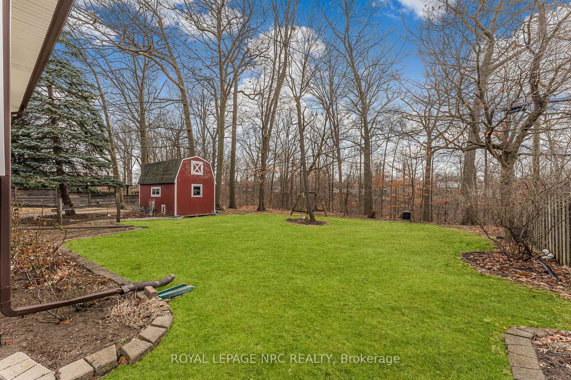 Photo 33 of 58 Woodrow Street, St. Catharines, Secord Woods — HOMEH