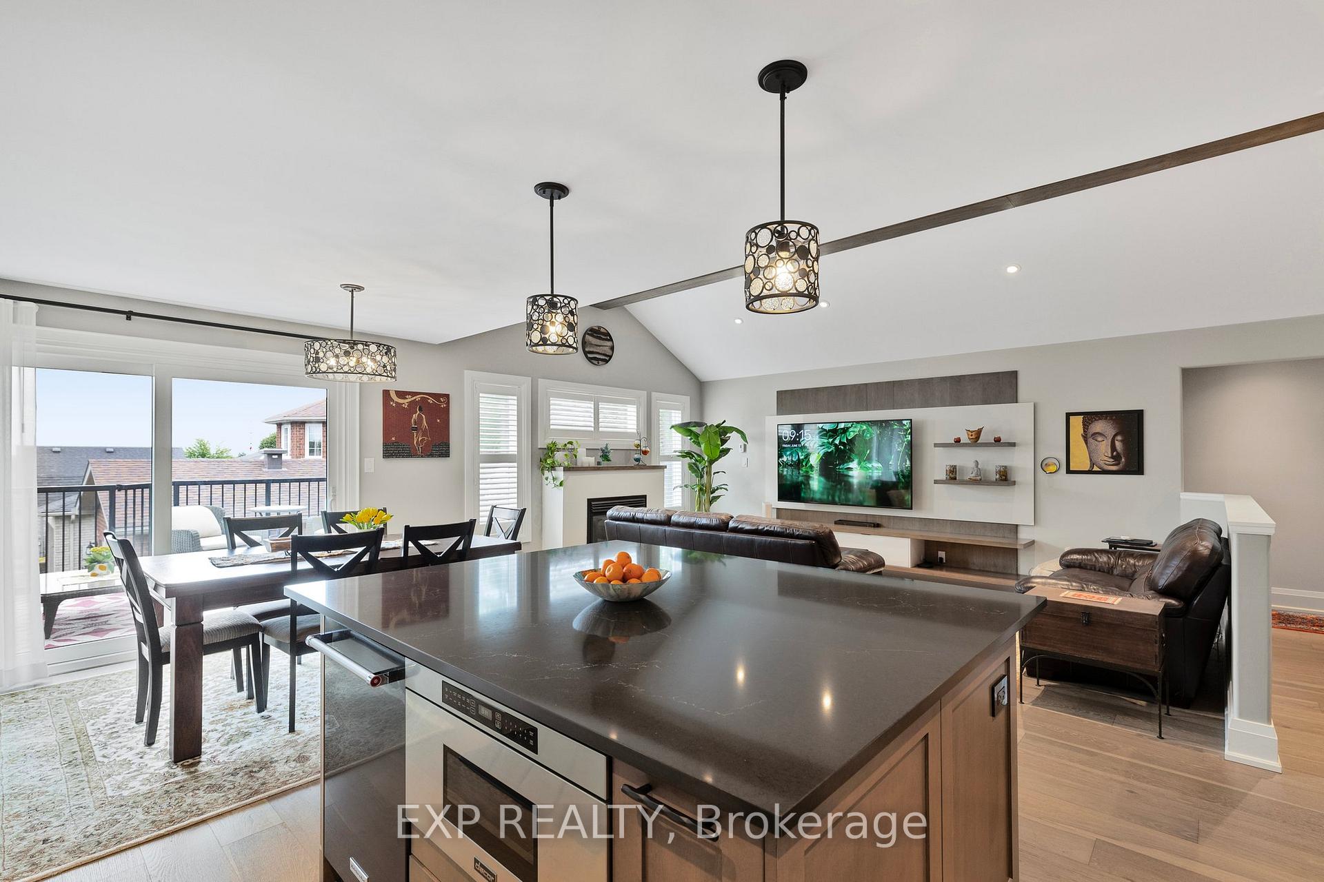 Photo 13 of 9 Pacific Avenue, Barrie, Little Lake — HOMEH