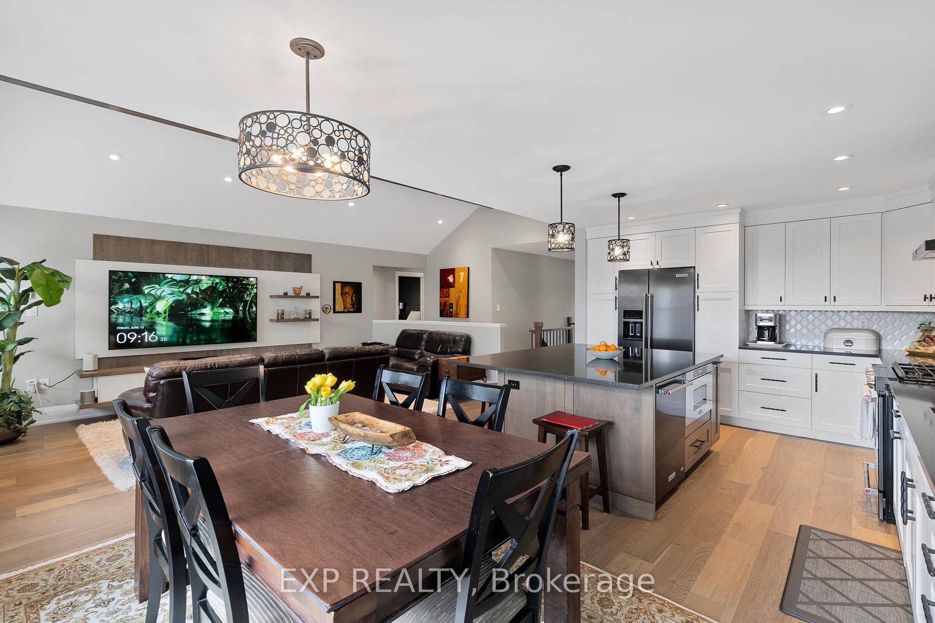 Photo 15 of 9 Pacific Avenue, Barrie, Little Lake — HOMEH