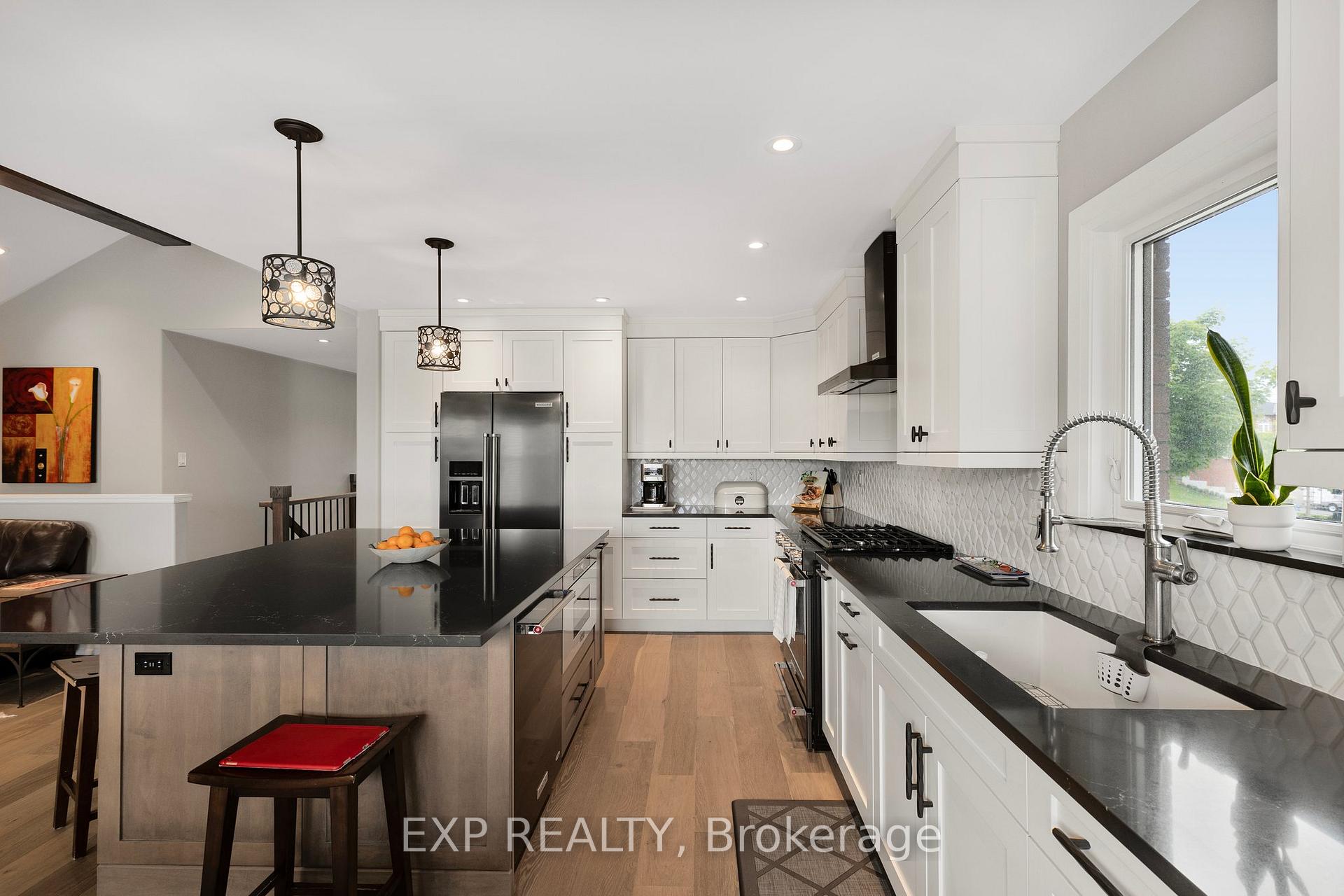 Photo 16 of 9 Pacific Avenue, Barrie, Little Lake — HOMEH