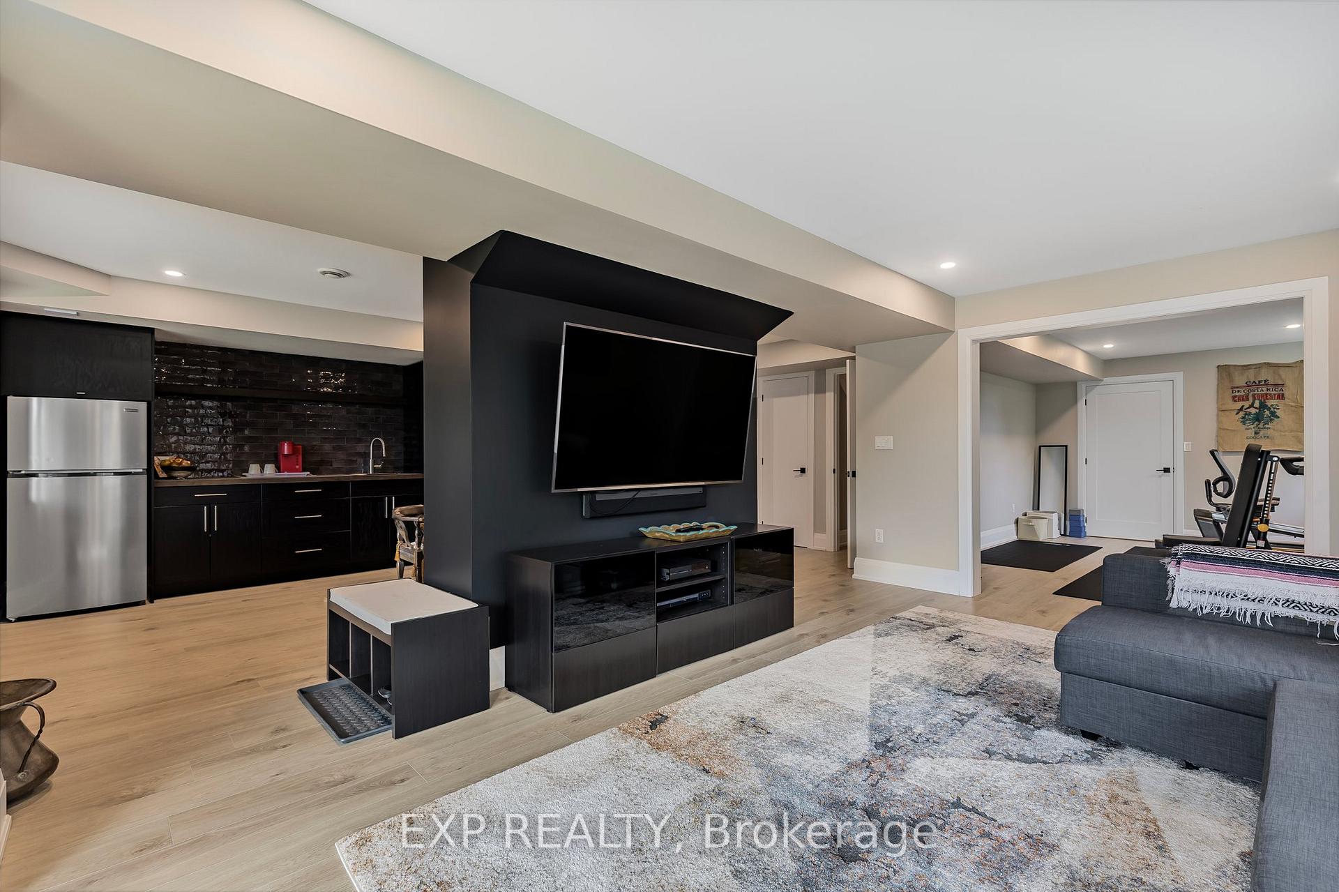 Photo 36 of 9 Pacific Avenue, Barrie, Little Lake — HOMEH