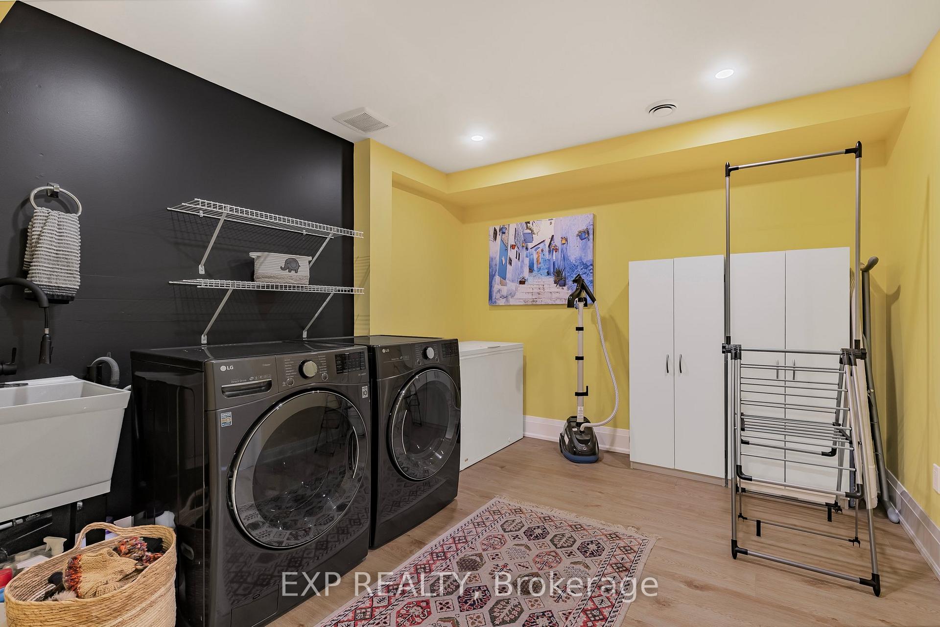 Photo 43 of 9 Pacific Avenue, Barrie, Little Lake — HOMEH