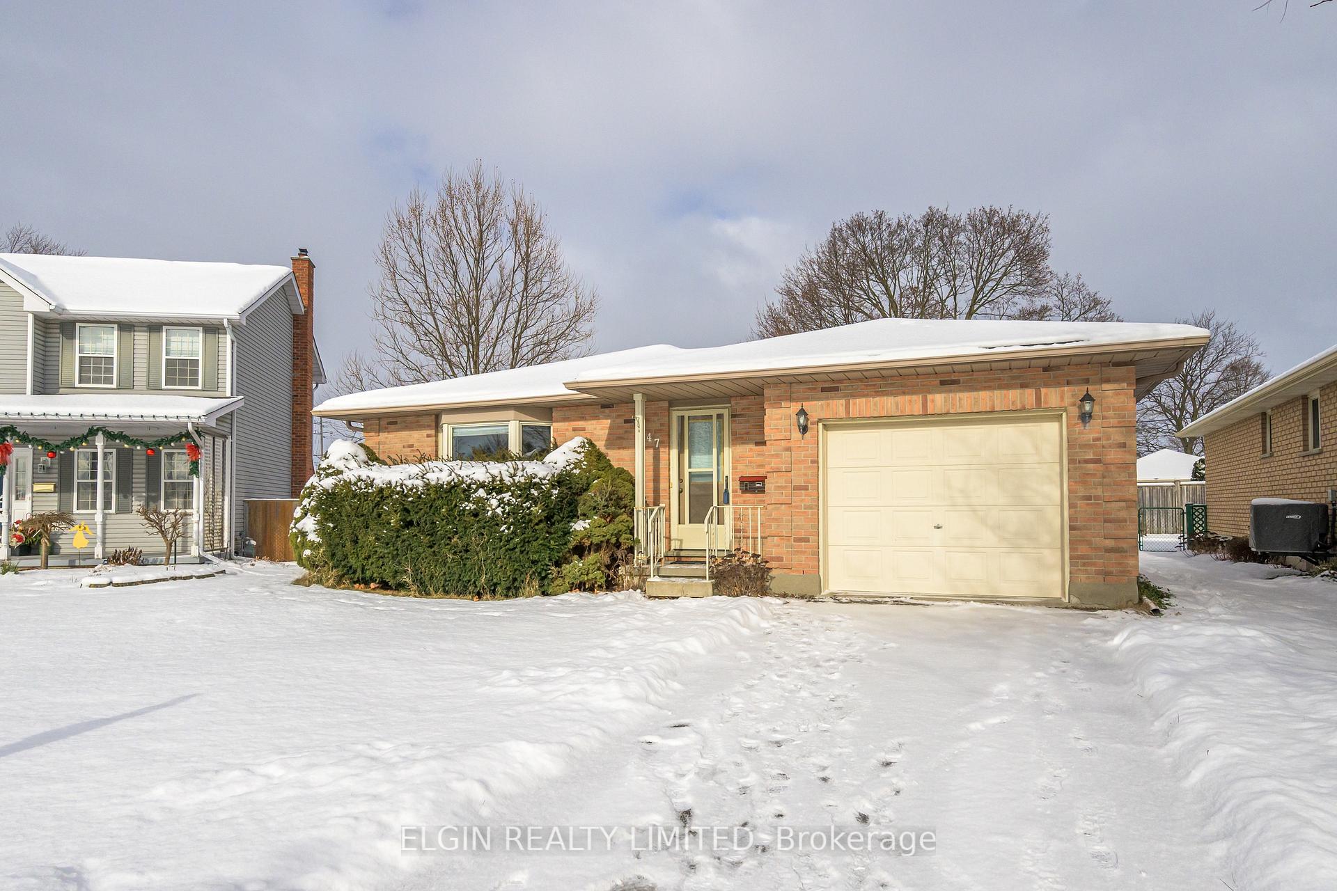 Photo 2 of 47 Rickwood Place, St. Thomas — HOMEH