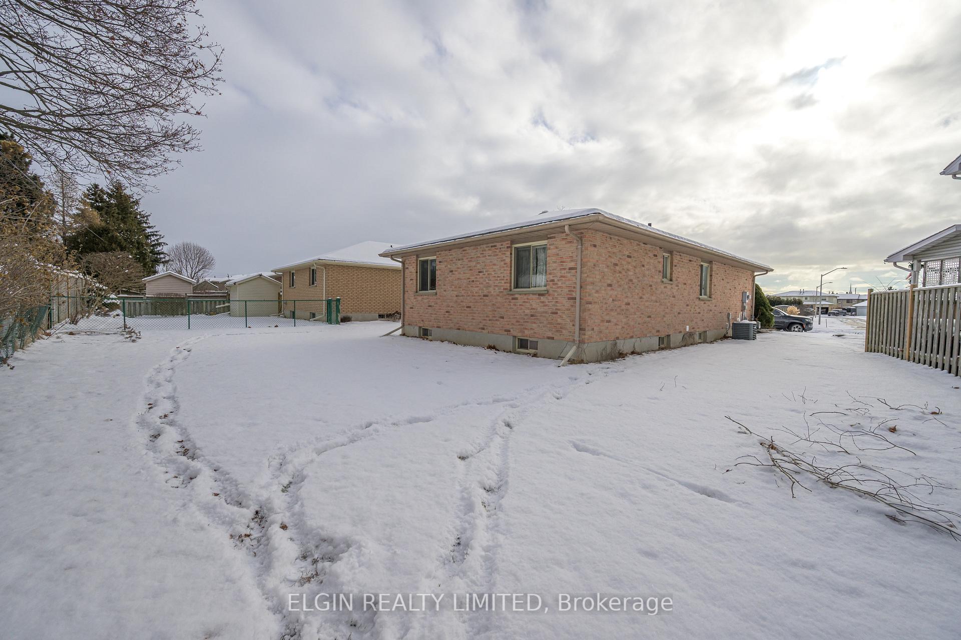Photo 6 of 47 Rickwood Place, St. Thomas — HOMEH