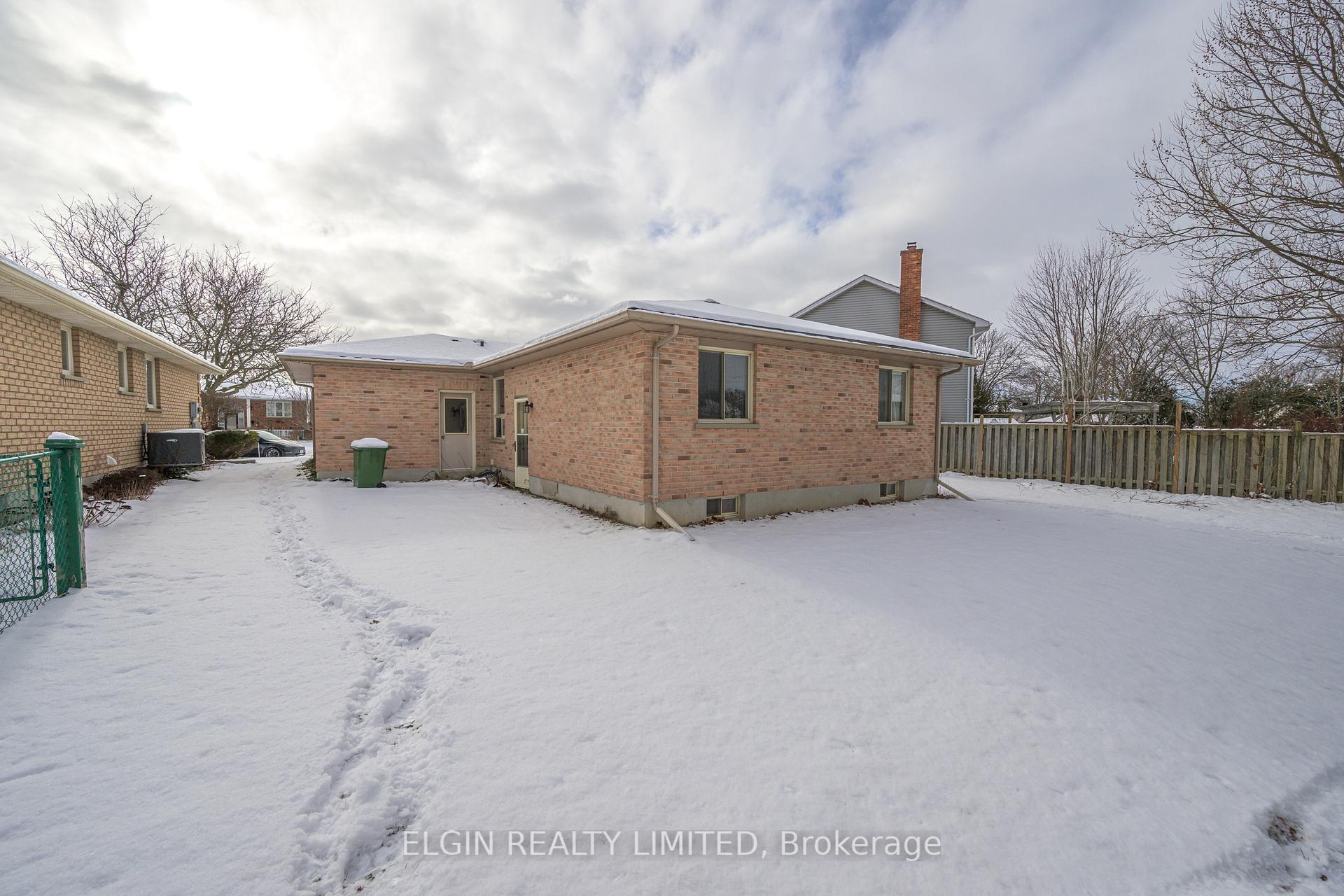 Photo 7 of 47 Rickwood Place, St. Thomas — HOMEH
