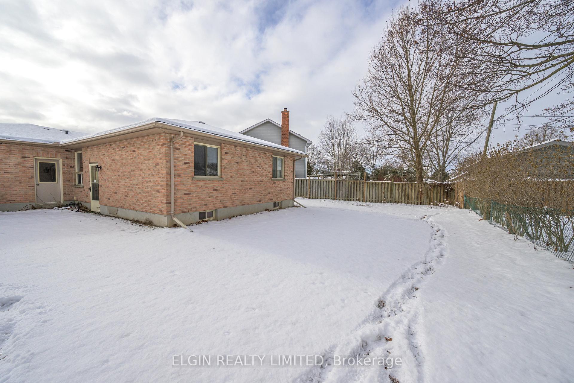 Photo 8 of 47 Rickwood Place, St. Thomas — HOMEH