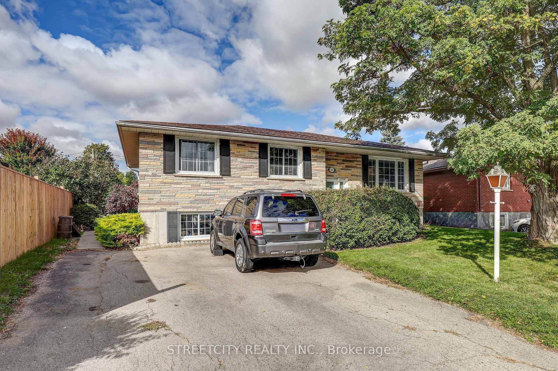 Photo 1 of 105 Confederation Drive, St. Thomas — HOMEH