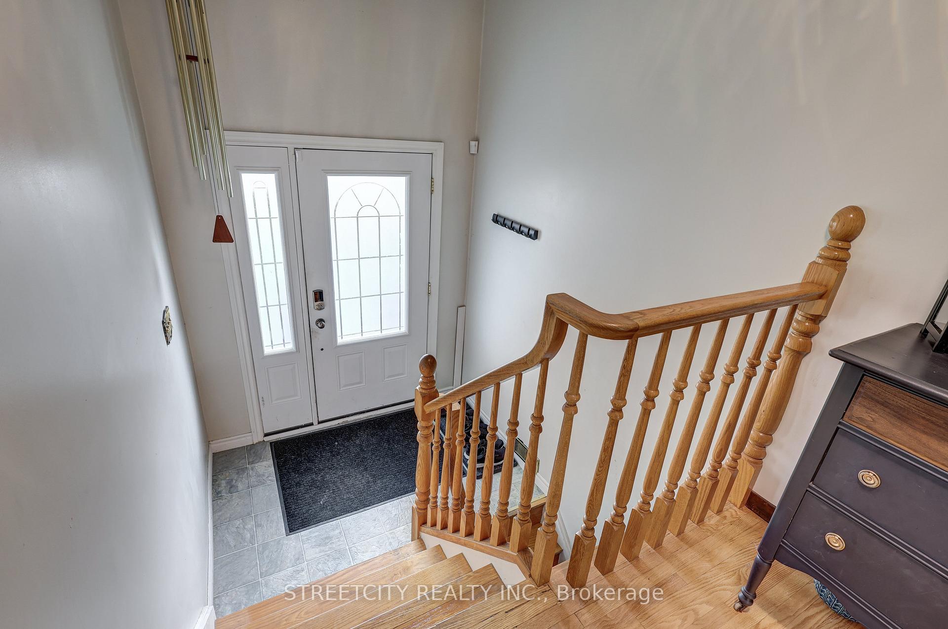 Photo 6 of 105 Confederation Drive, St. Thomas — HOMEH