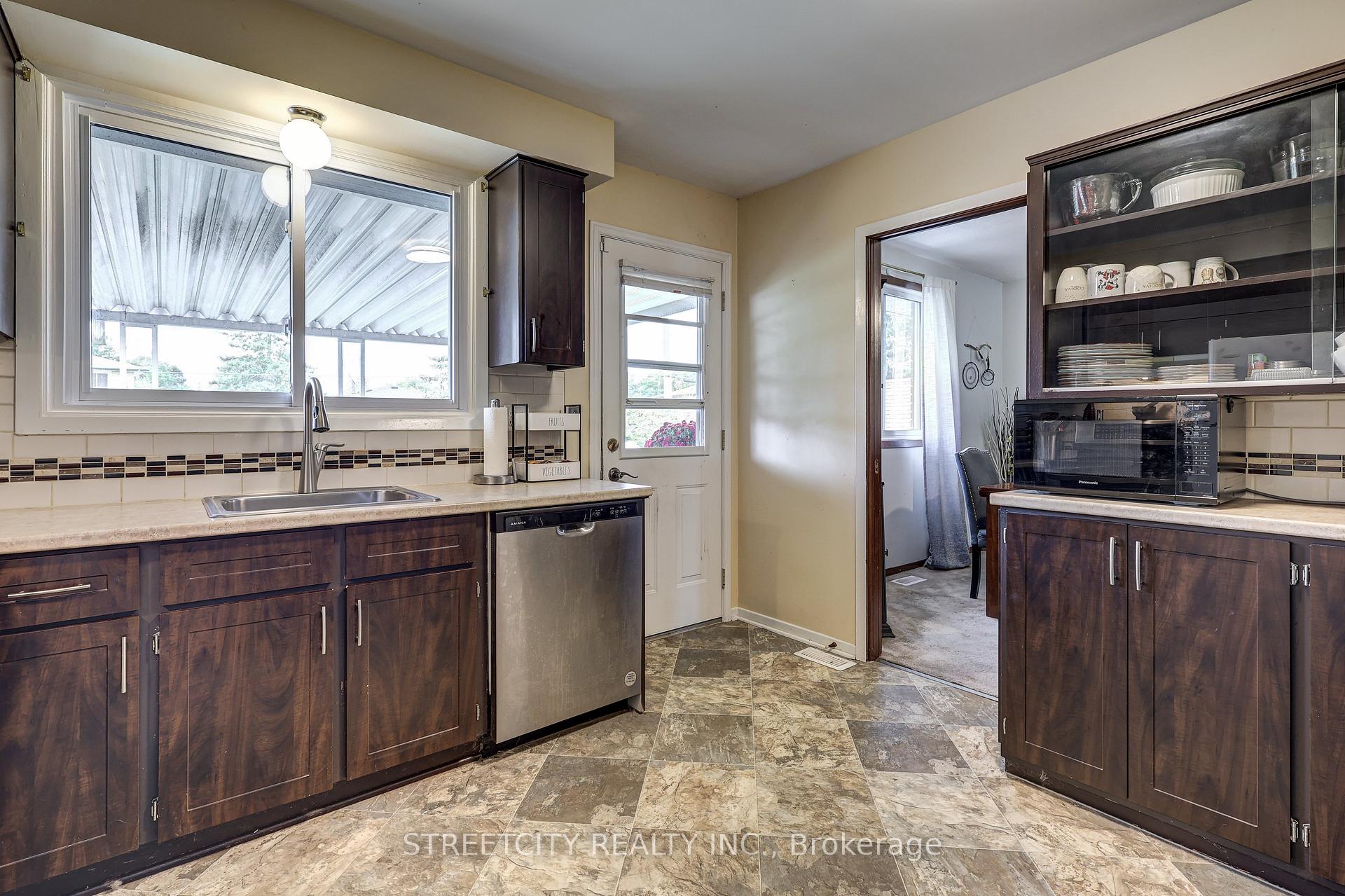 Photo 19 of 105 Confederation Drive, St. Thomas — HOMEH
