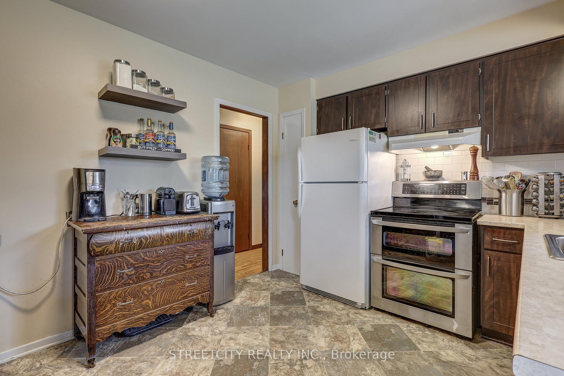 Photo 21 of 105 Confederation Drive, St. Thomas — HOMEH
