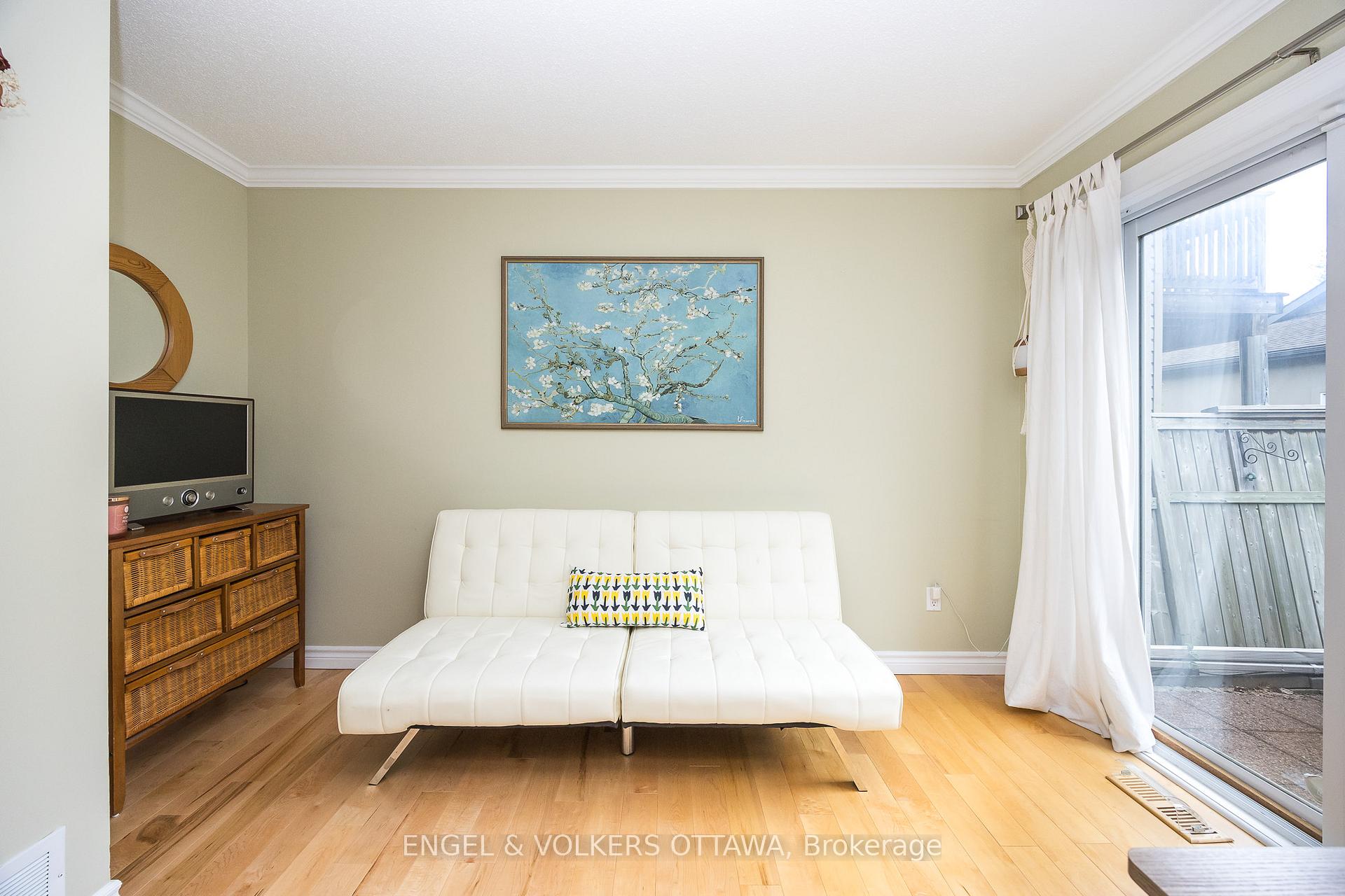 Photo 4 of 5 Carraway Private, Ottawa, Old Ottawa South — HOMEH