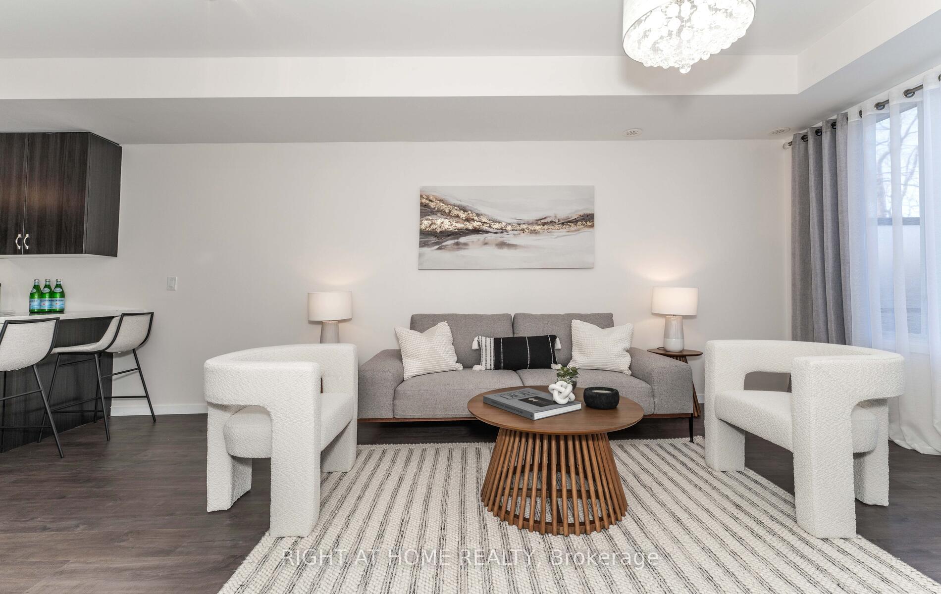 Photo 5 of Unit #25, 200 Alex Gardner Circle, Aurora, Aurora Heights — HOMEH