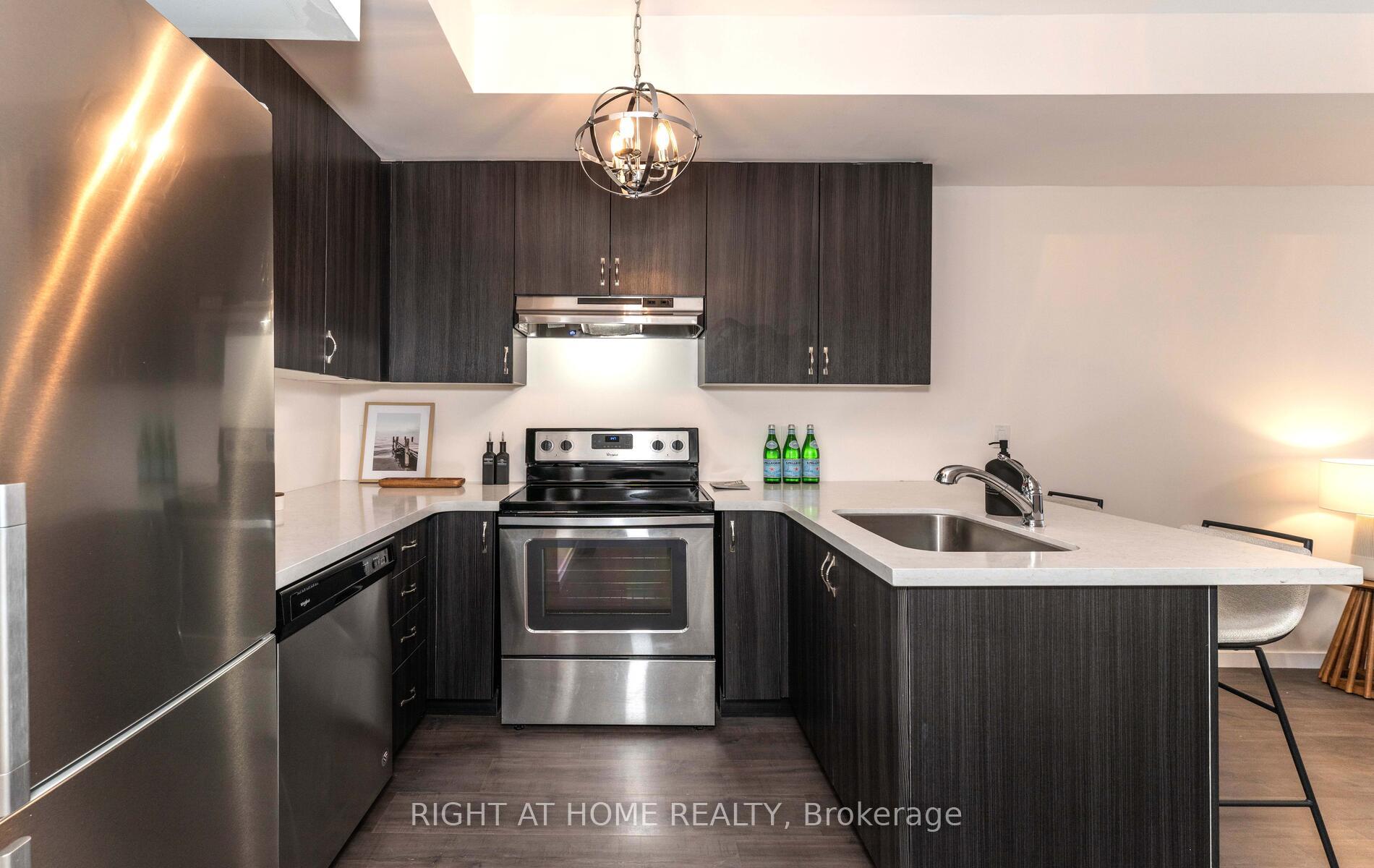Photo 8 of Unit #25, 200 Alex Gardner Circle, Aurora, Aurora Heights — HOMEH