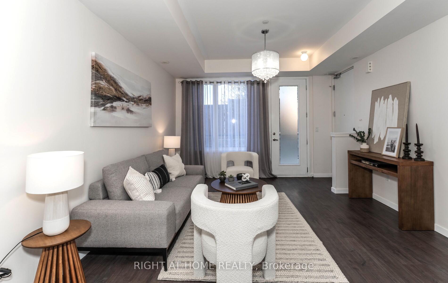 Photo 20 of Unit #25, 200 Alex Gardner Circle, Aurora, Aurora Heights — HOMEH