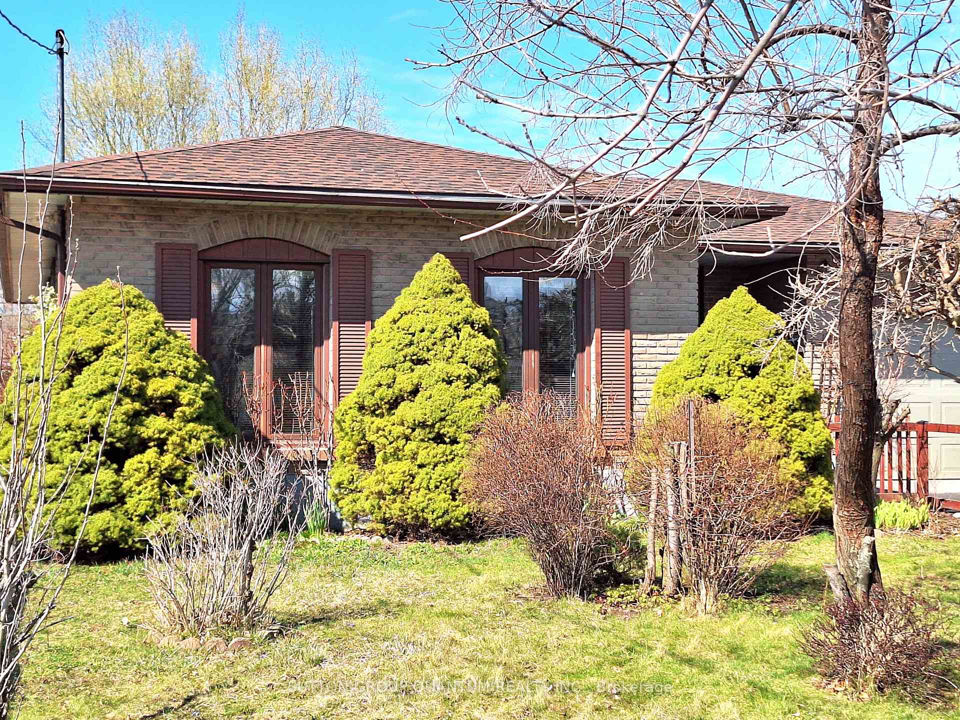 Photo 2 of 21 Drury Crescent, St. Catharines, Carlton/Bunting — HOMEH