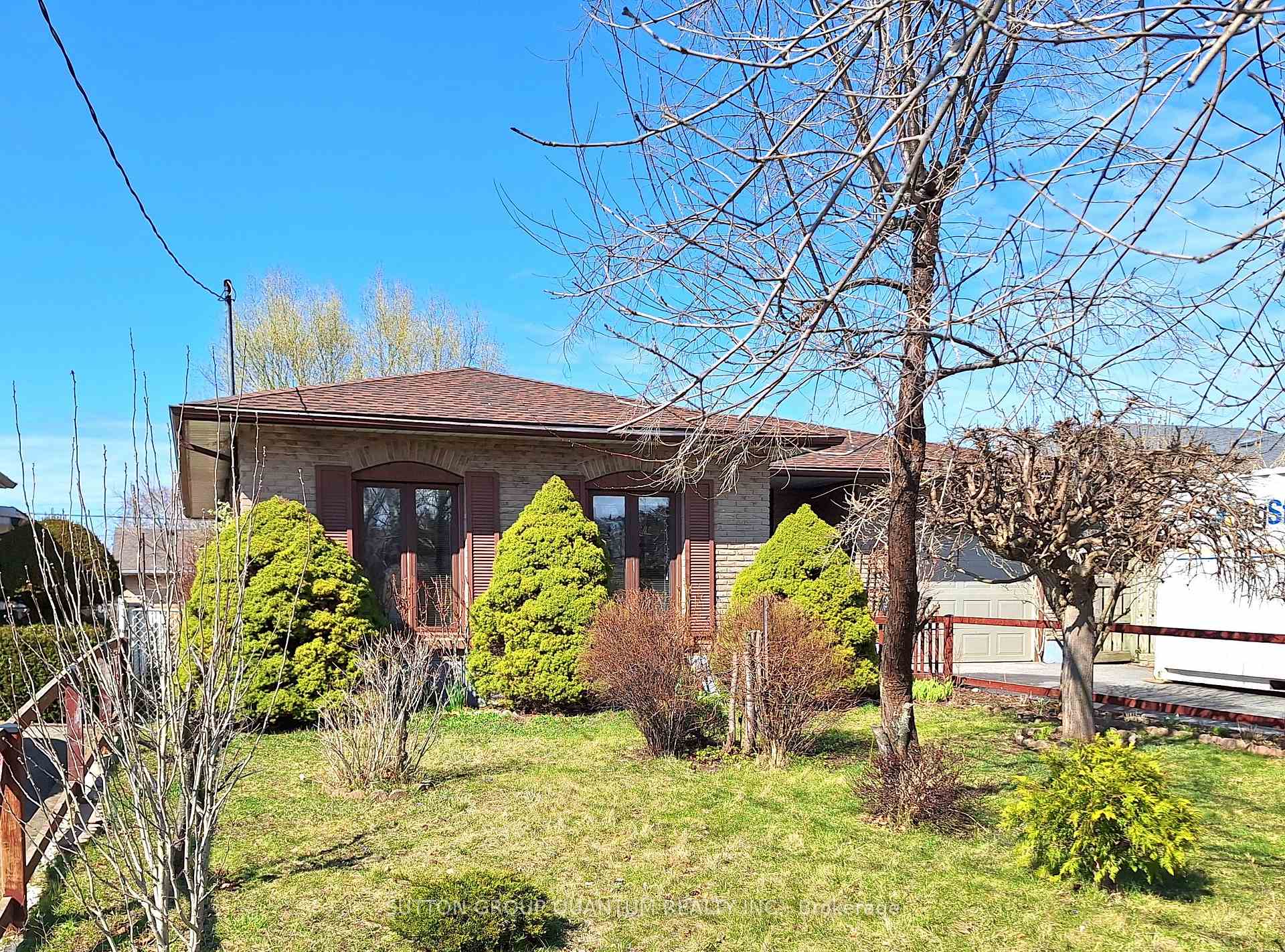 Photo 3 of 21 Drury Crescent, St. Catharines, Carlton/Bunting — HOMEH