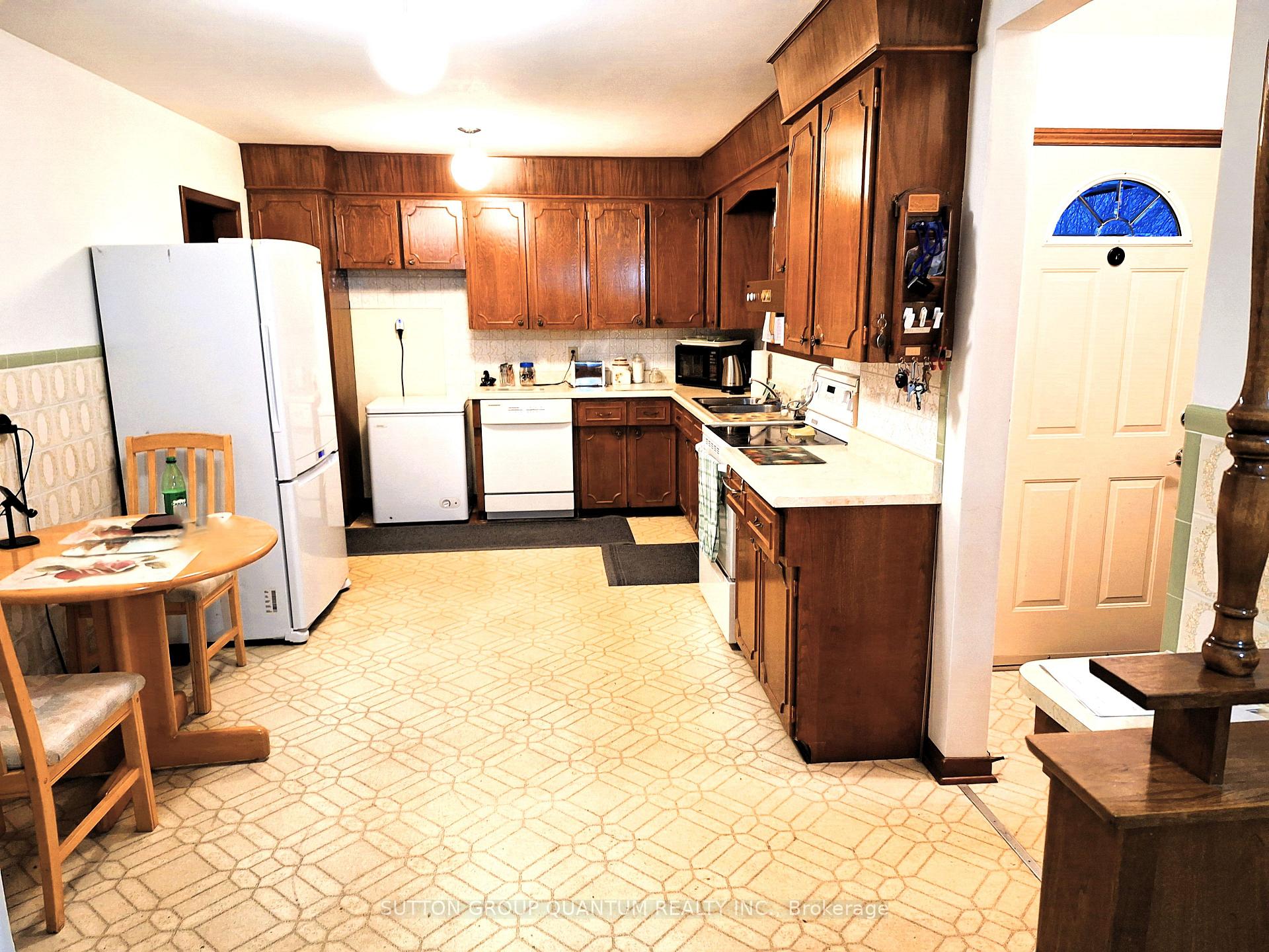 Photo 4 of 21 Drury Crescent, St. Catharines, Carlton/Bunting — HOMEH