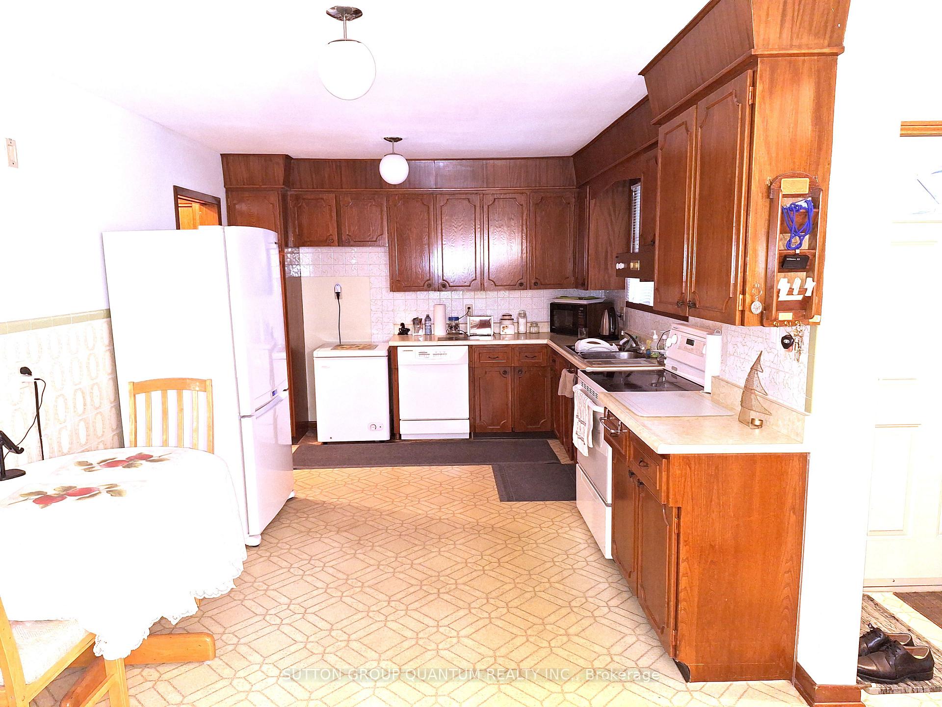 Photo 5 of 21 Drury Crescent, St. Catharines, Carlton/Bunting — HOMEH