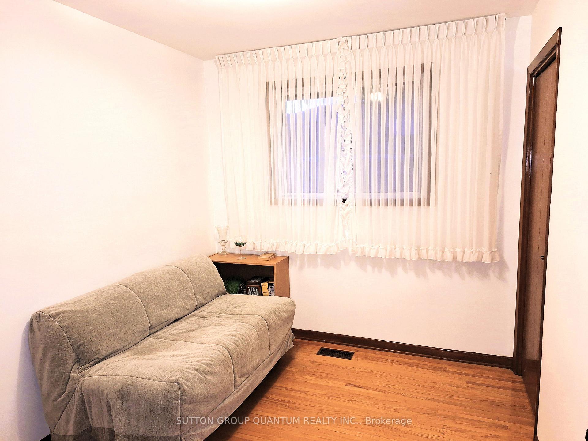 Photo 17 of 21 Drury Crescent, St. Catharines, Carlton/Bunting — HOMEH