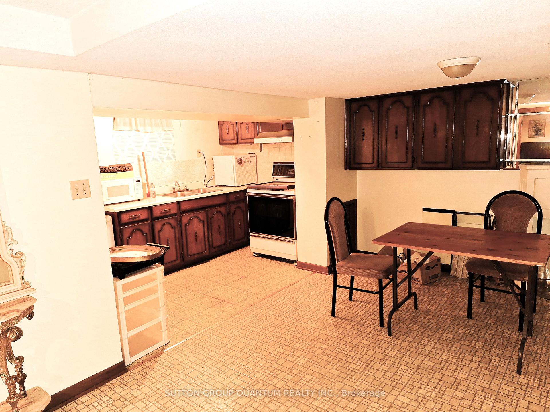 Photo 19 of 21 Drury Crescent, St. Catharines, Carlton/Bunting — HOMEH