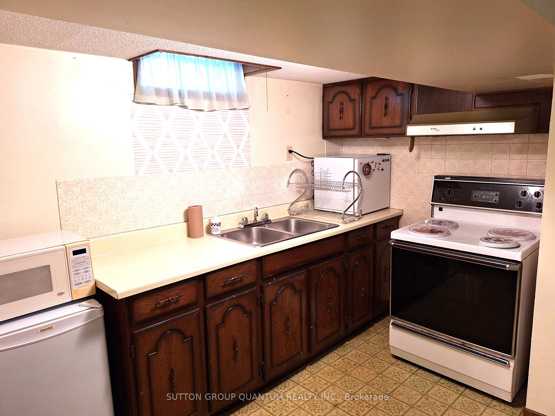 Photo 25 of 21 Drury Crescent, St. Catharines, Carlton/Bunting — HOMEH