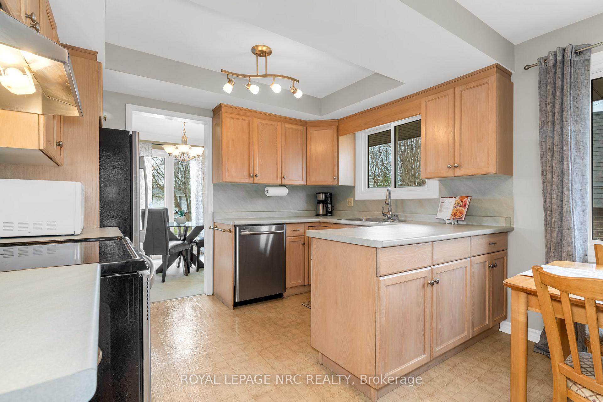 Photo 8 of 3 Pyramid Place, St. Catharines, Glendale/Glenridge — HOMEH