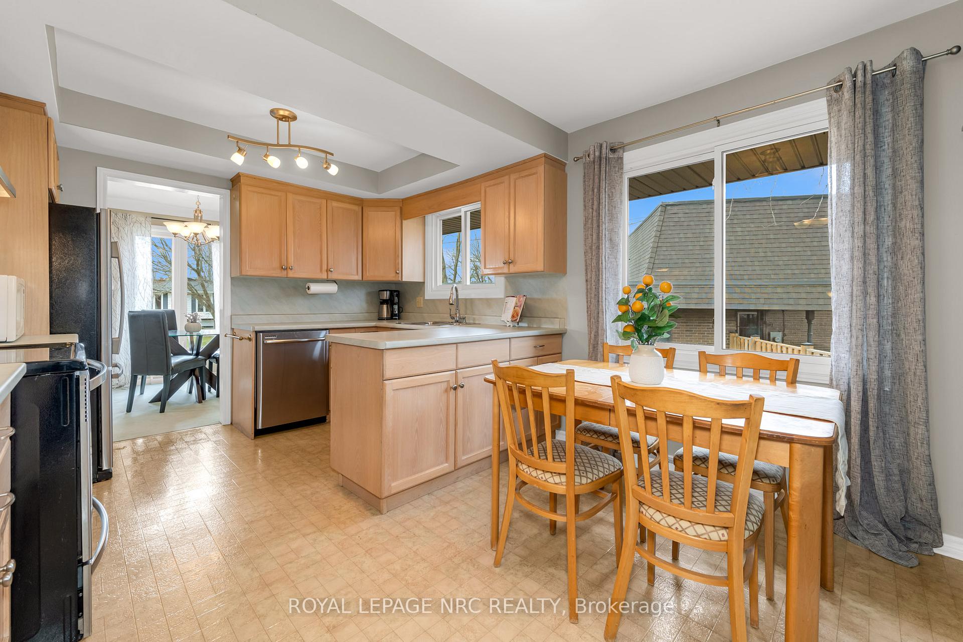 Photo 9 of 3 Pyramid Place, St. Catharines, Glendale/Glenridge — HOMEH