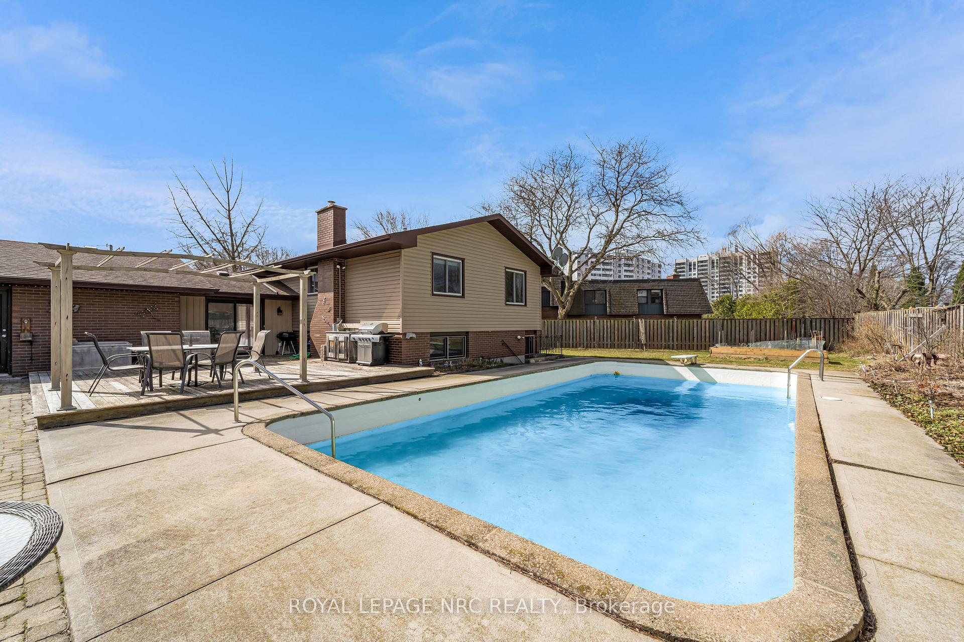 Photo 36 of 3 Pyramid Place, St. Catharines, Glendale/Glenridge — HOMEH