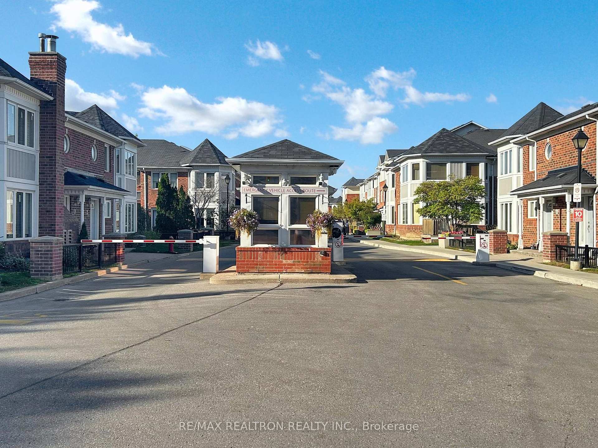 Photo 3 of Unit 144, 18 Clark Avenue W, Vaughan, Crestwood-Springfarm-Yorkhill — HOMEH