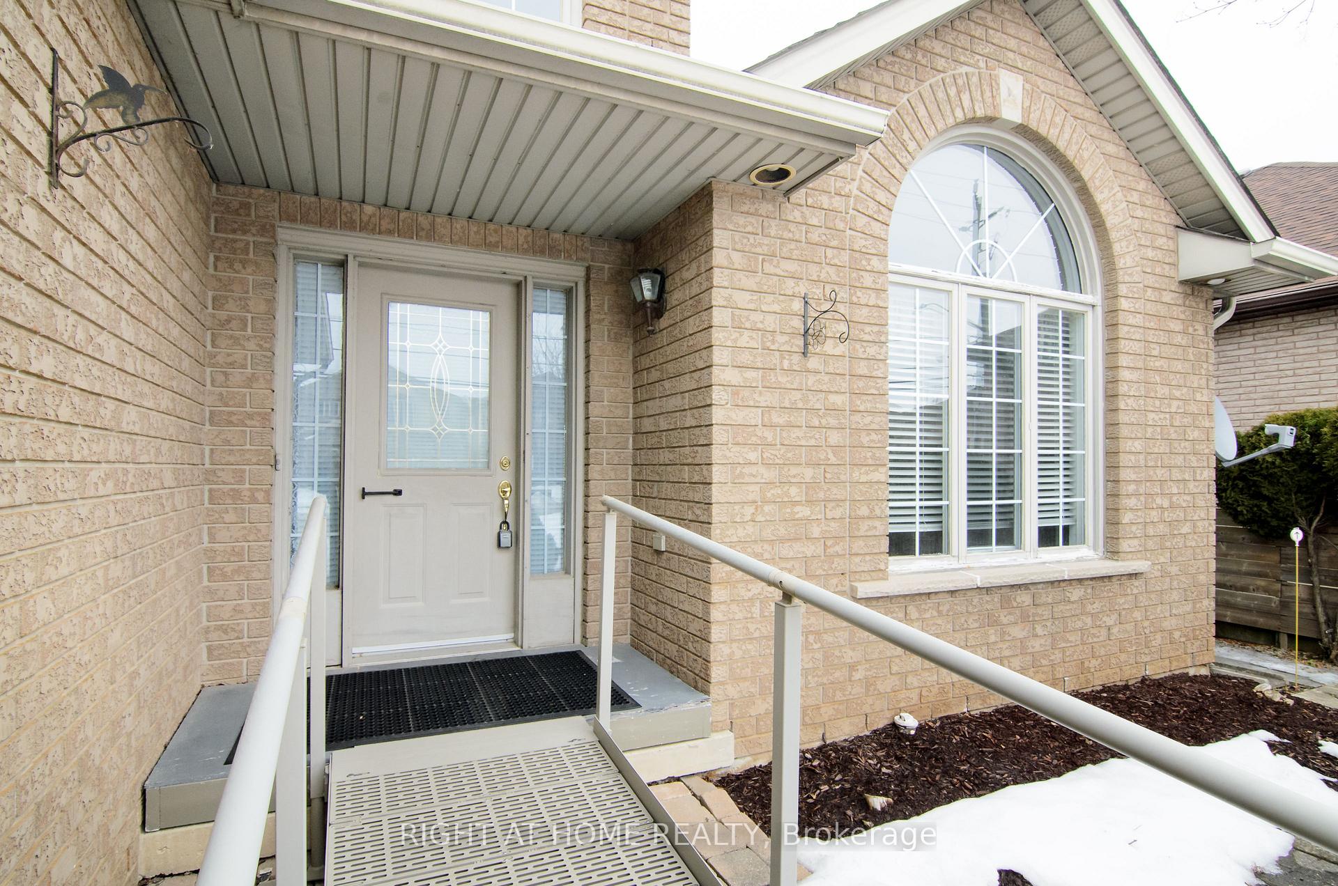 Photo 3 of 1321 Baseline Road, Hamilton, Winona Park — HOMEH