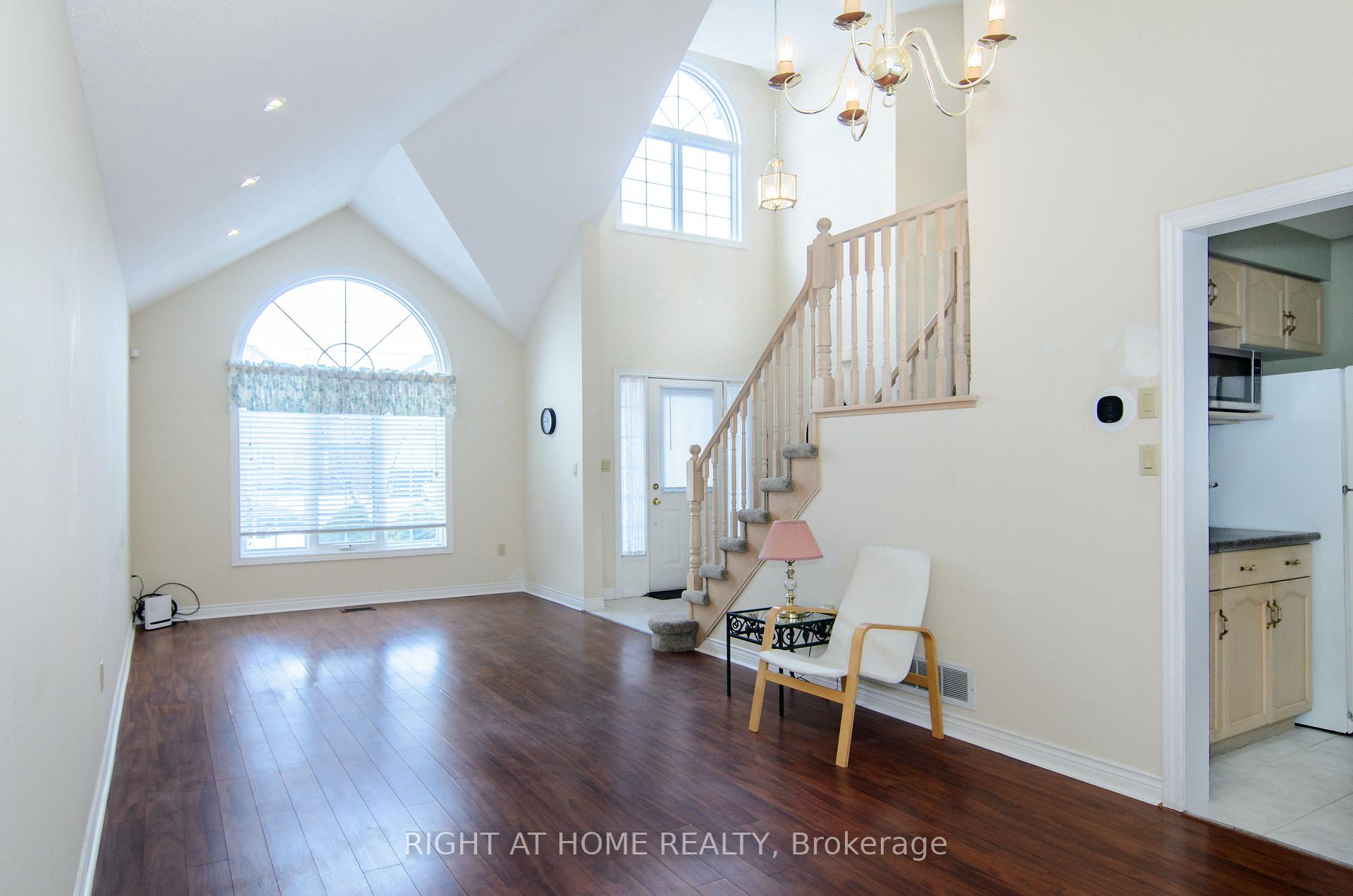 Photo 4 of 1321 Baseline Road, Hamilton, Winona Park — HOMEH