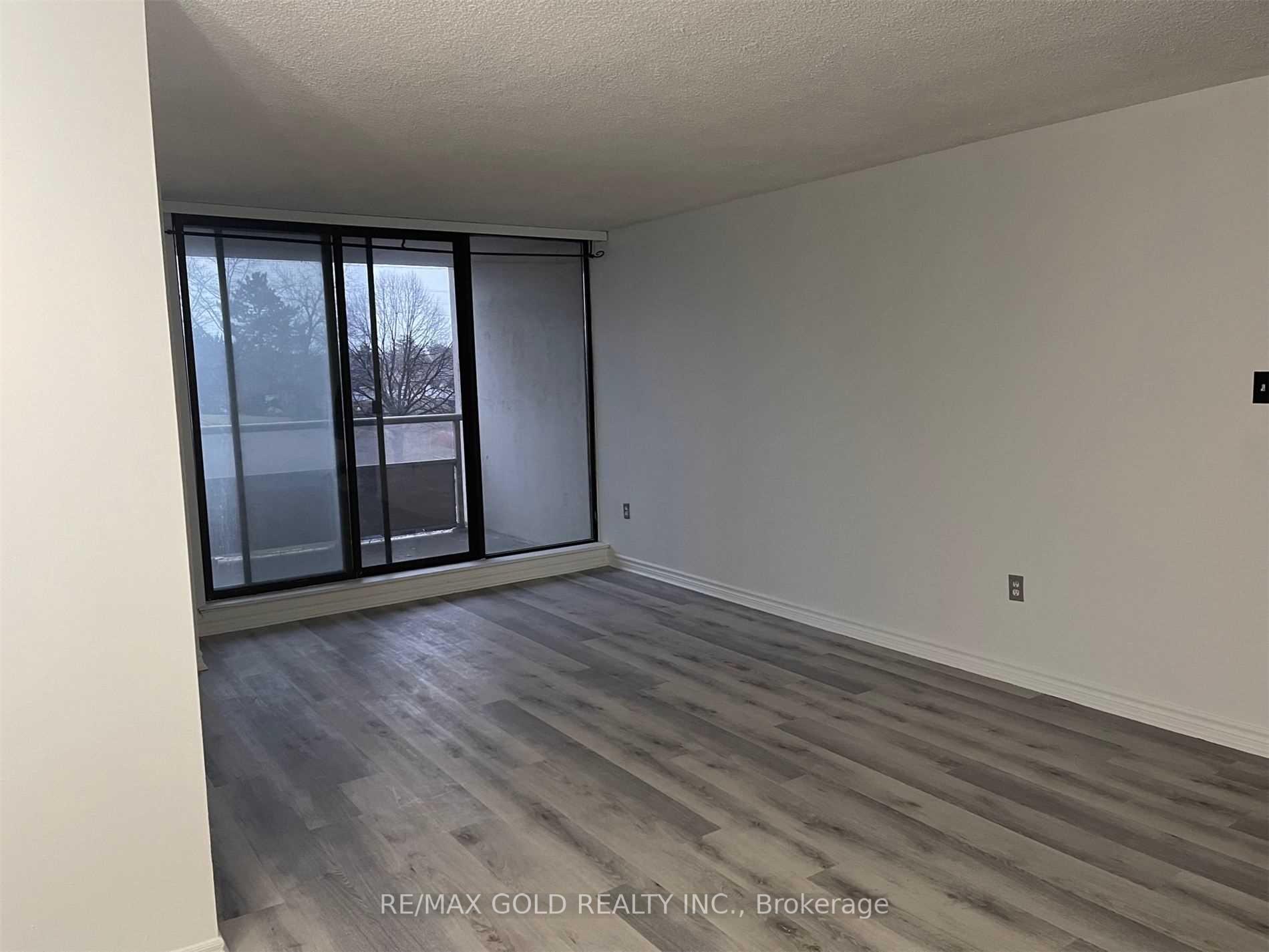 Photo 5 of Unit 307, 4 King Cross Road, King, Nobleton — HOMEH